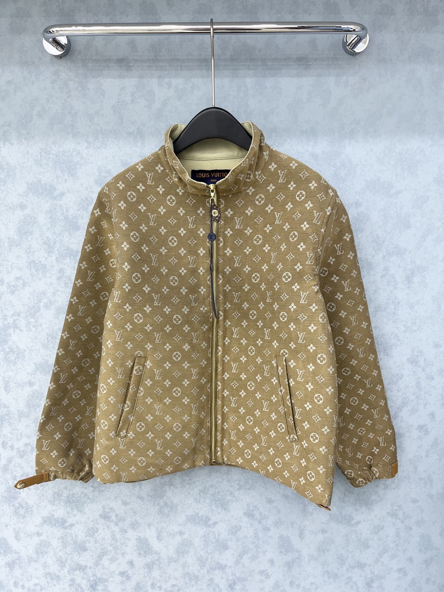 🛒𝐍𝐄𝐖 · 𝟐𝟎𝟐5/爆款现货【原版定制】Lv*｜ 2025新品提花夹克外套 男女同款定制YB进口材质