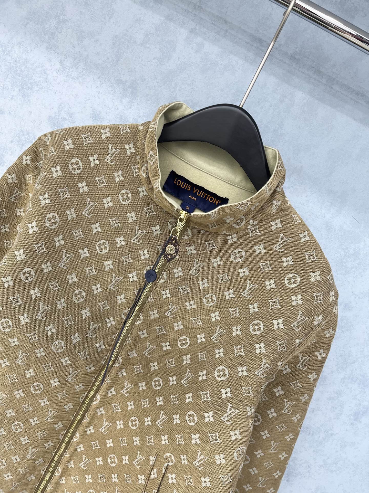 🛒𝐍𝐄𝐖 · 𝟐𝟎𝟐5/爆款现货【原版定制】Lv*｜ 2025新品提花夹克外套 男女同款定制YB进口材质