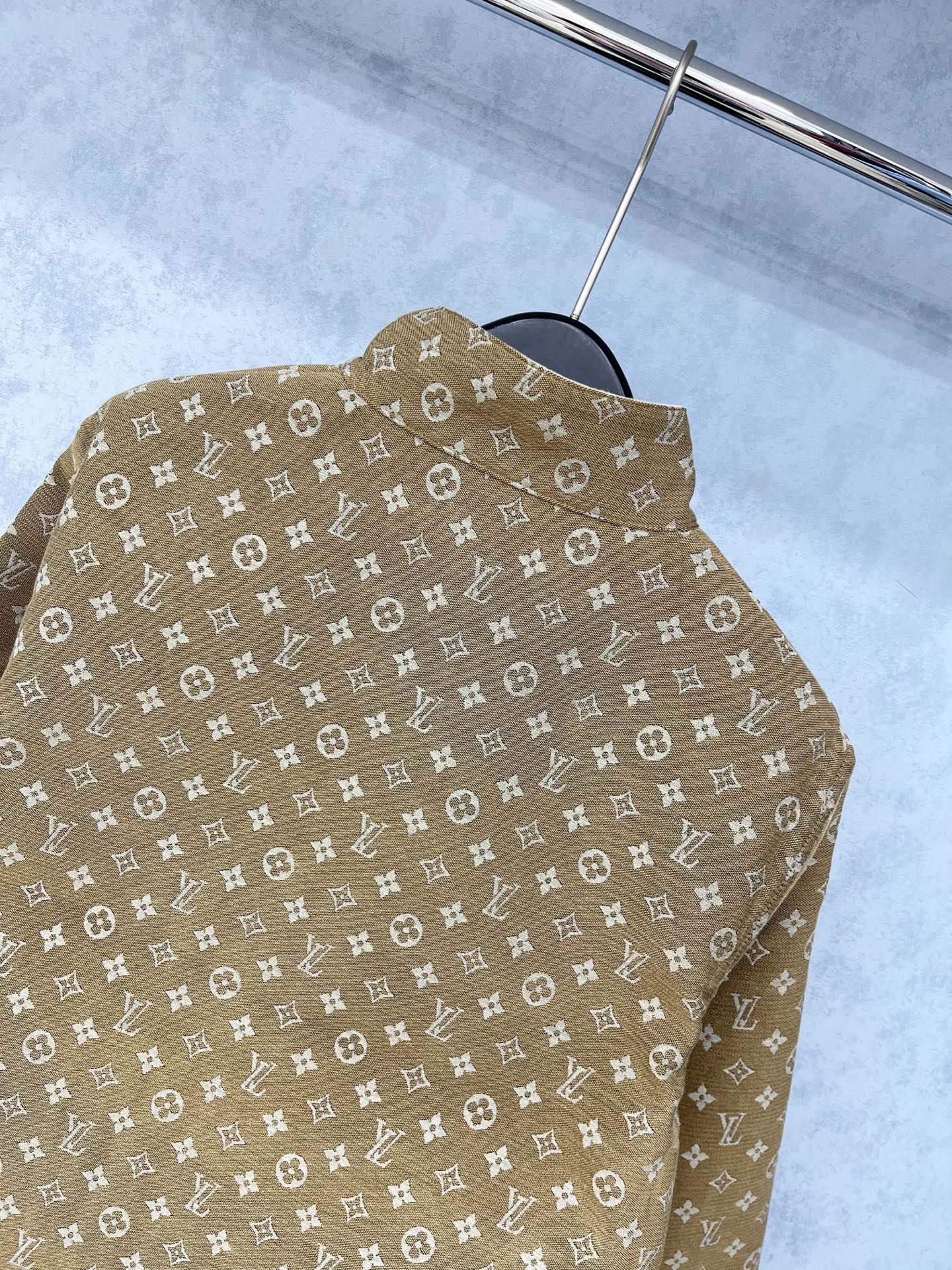 🛒𝐍𝐄𝐖 · 𝟐𝟎𝟐5/爆款现货【原版定制】Lv*｜ 2025新品提花夹克外套 男女同款定制YB进口材质
