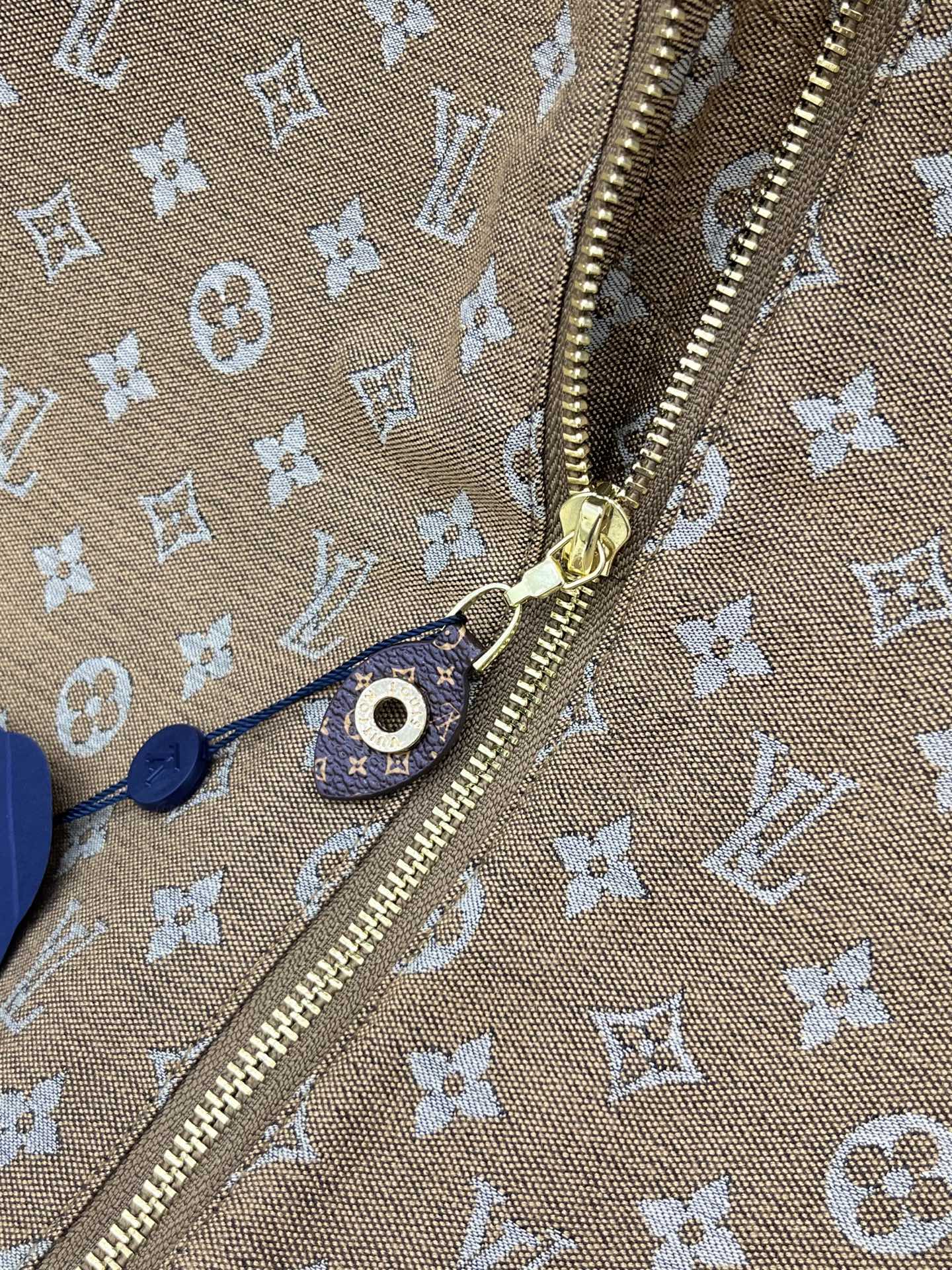 🛒𝐍𝐄𝐖 · 𝟐𝟎𝟐5/爆款现货【原版定制】Lv*｜ 2025新品提花夹克外套 男女同款定制YB进口材质