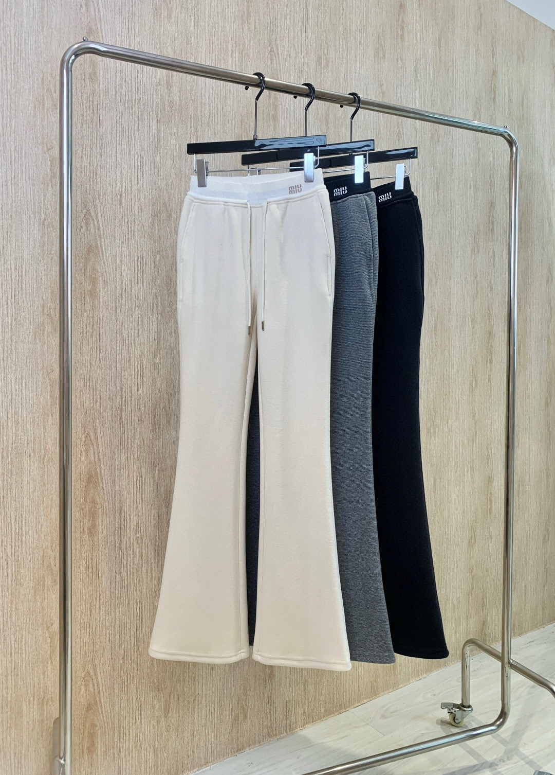 🛒𝐍𝐄𝐖 · 𝟐𝟎𝟐5/爆款现货设计师 原创｜25新品微喇羊毛休闲裤！定制版型 极简主义法式优雅的气质风