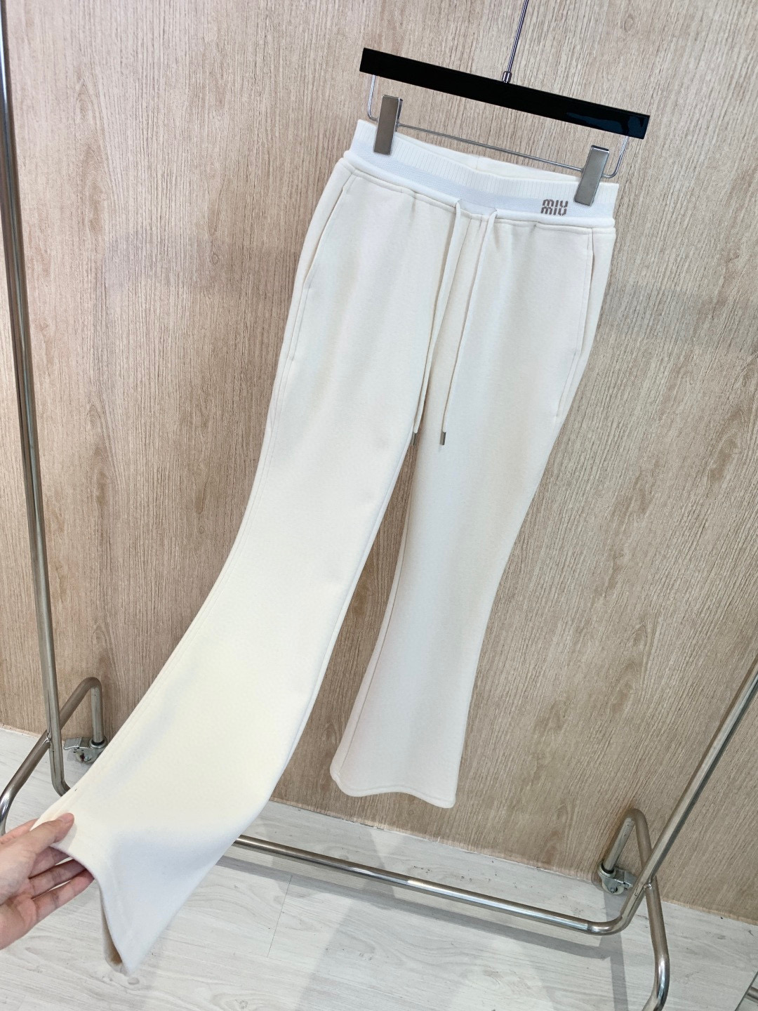 🛒𝐍𝐄𝐖 · 𝟐𝟎𝟐5/爆款现货设计师 原创｜25新品微喇羊毛休闲裤！定制版型 极简主义法式优雅的气质风