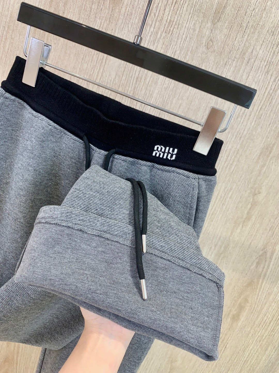 🛒𝐍𝐄𝐖 · 𝟐𝟎𝟐5/爆款现货设计师 原创｜25新品微喇羊毛休闲裤！定制版型 极简主义法式优雅的气质风