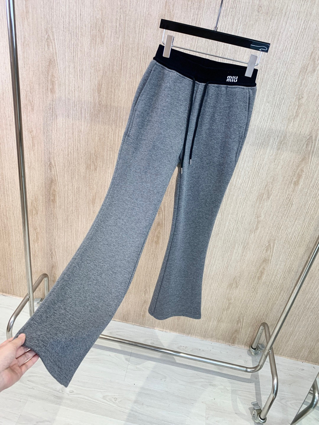 🛒𝐍𝐄𝐖 · 𝟐𝟎𝟐5/爆款现货设计师 原创｜25新品微喇羊毛休闲裤！定制版型 极简主义法式优雅的气质风