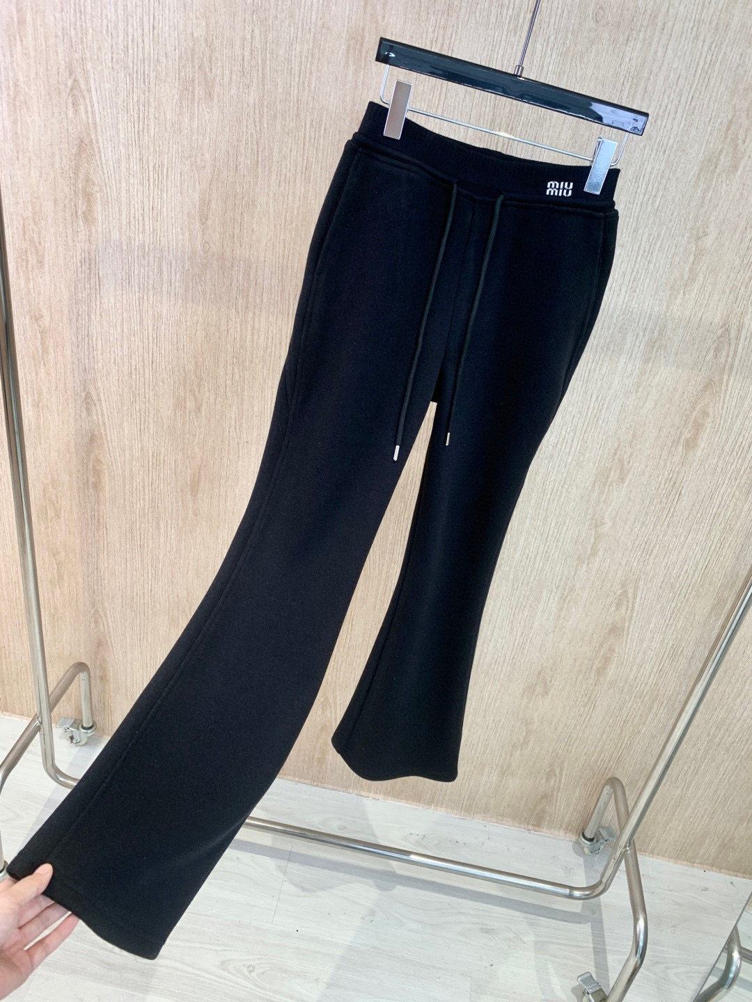 🛒𝐍𝐄𝐖 · 𝟐𝟎𝟐5/爆款现货设计师 原创｜25新品微喇羊毛休闲裤！定制版型 极简主义法式优雅的气质风