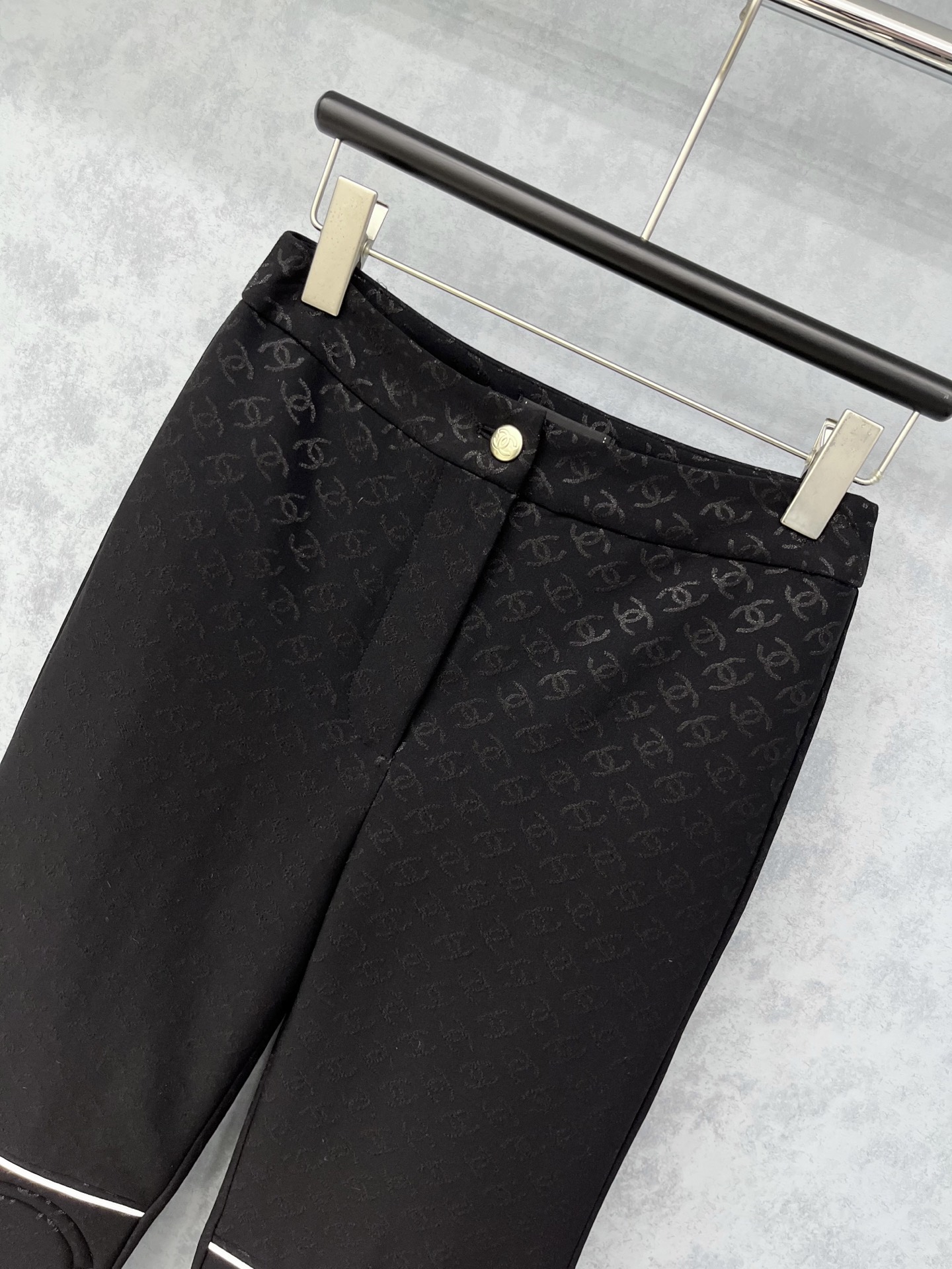 🛒𝐍𝐄𝐖 · 𝟐𝟎𝟐5/爆款现货原单品质 Chan*｜25秋冬新品滑雪🎿系列羽绒裤 系列款提花字母装饰设