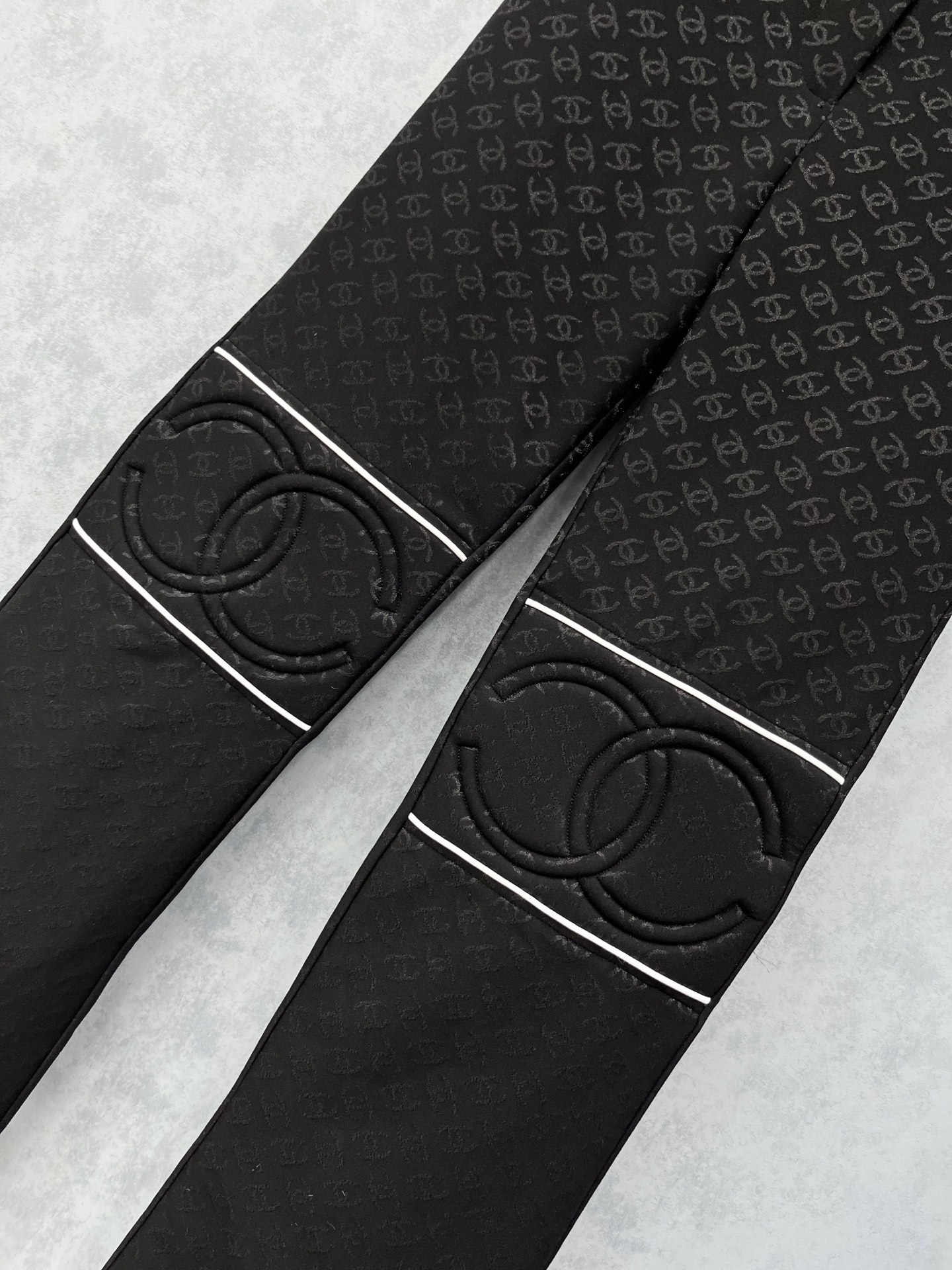 🛒𝐍𝐄𝐖 · 𝟐𝟎𝟐5/爆款现货原单品质 Chan*｜25秋冬新品滑雪🎿系列羽绒裤 系列款提花字母装饰设