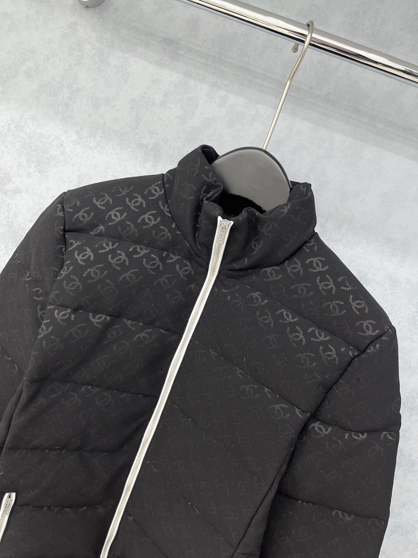 🛒𝐍𝐄𝐖 · 𝟐𝟎𝟐5/爆款现货原单品质 Chan*｜25秋冬新品滑雪🎿系列羽绒服外套 系列款提花字母装