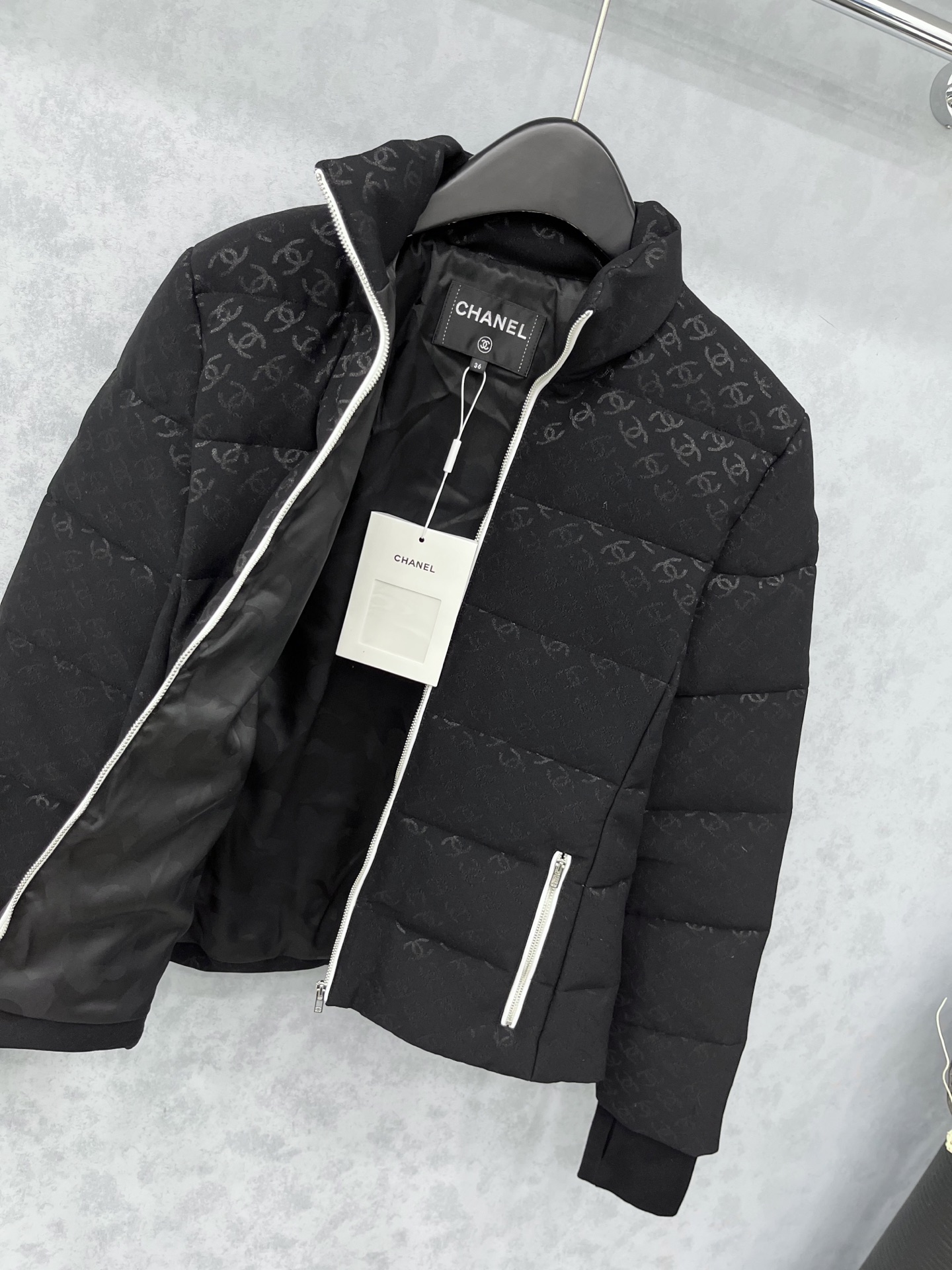 🛒𝐍𝐄𝐖 · 𝟐𝟎𝟐5/爆款现货原单品质 Chan*｜25秋冬新品滑雪🎿系列羽绒服外套 系列款提花字母装