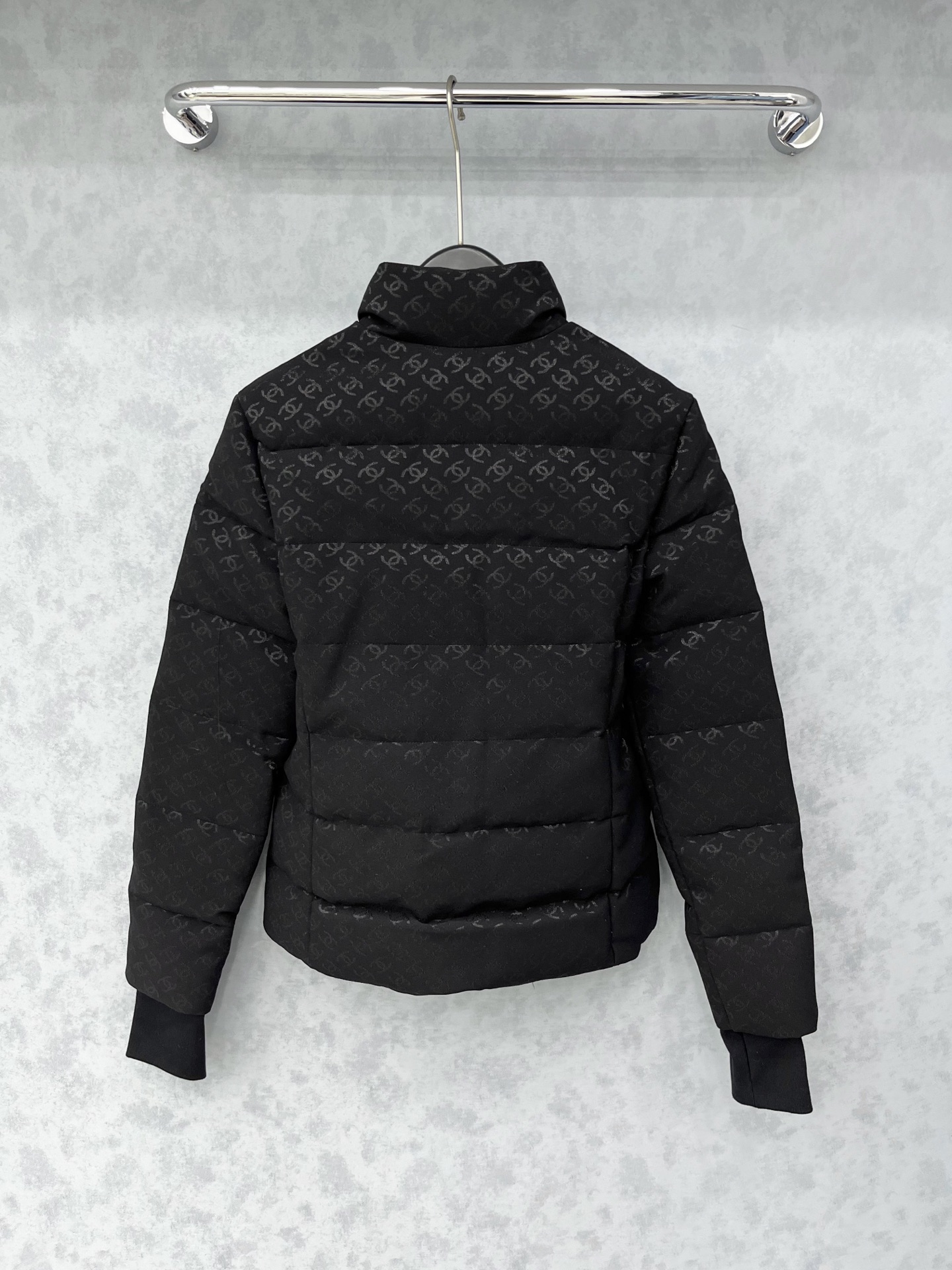 🛒𝐍𝐄𝐖 · 𝟐𝟎𝟐5/爆款现货原单品质 Chan*｜25秋冬新品滑雪🎿系列羽绒服外套 系列款提花字母装