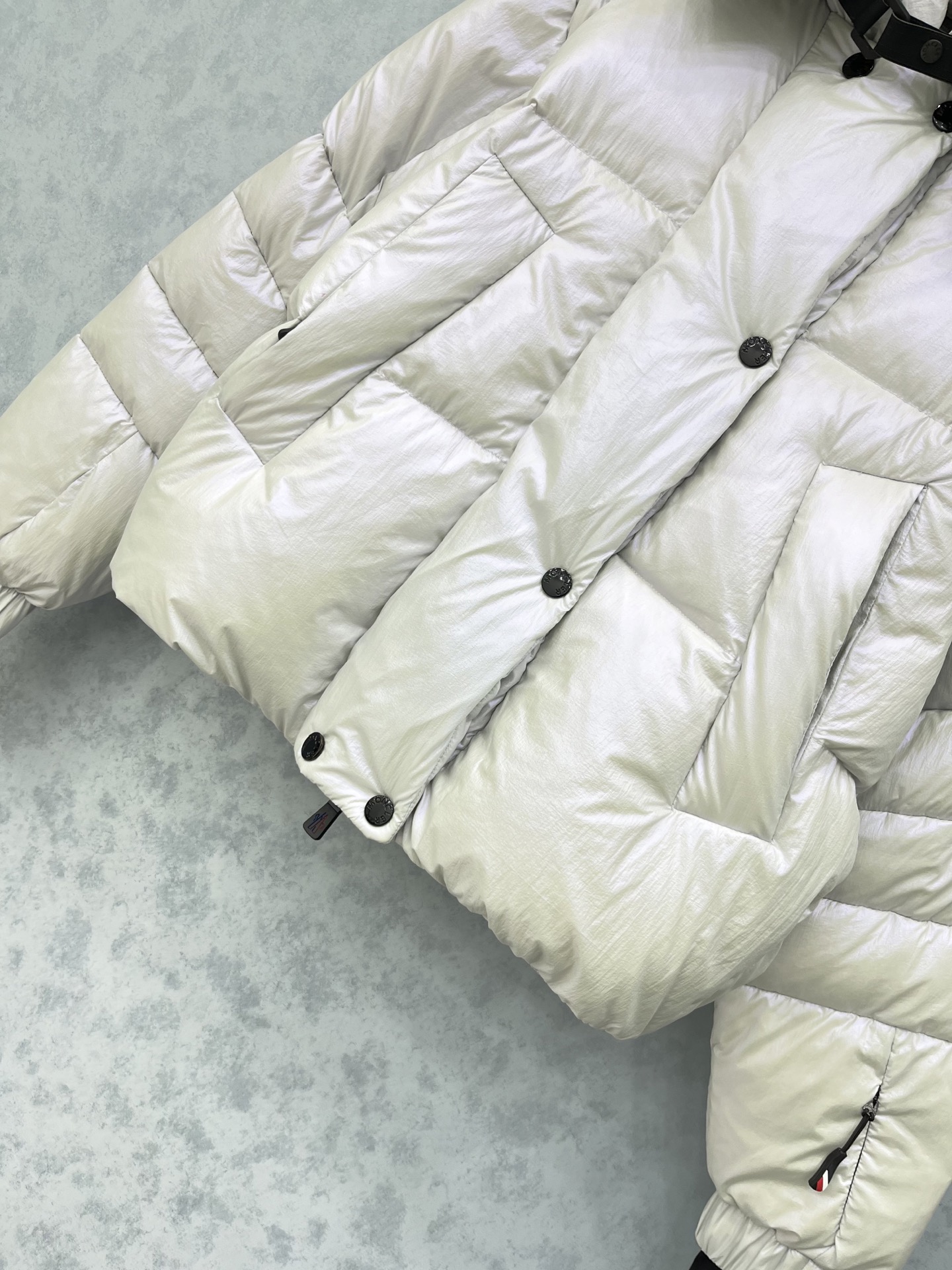 🛒𝐍𝐄𝐖 · 𝟐𝟎𝟐5/爆款现货原单品质 Mon*｜25秋冬新品代购爆款本季最好看的一款羽绒服外套哑光面