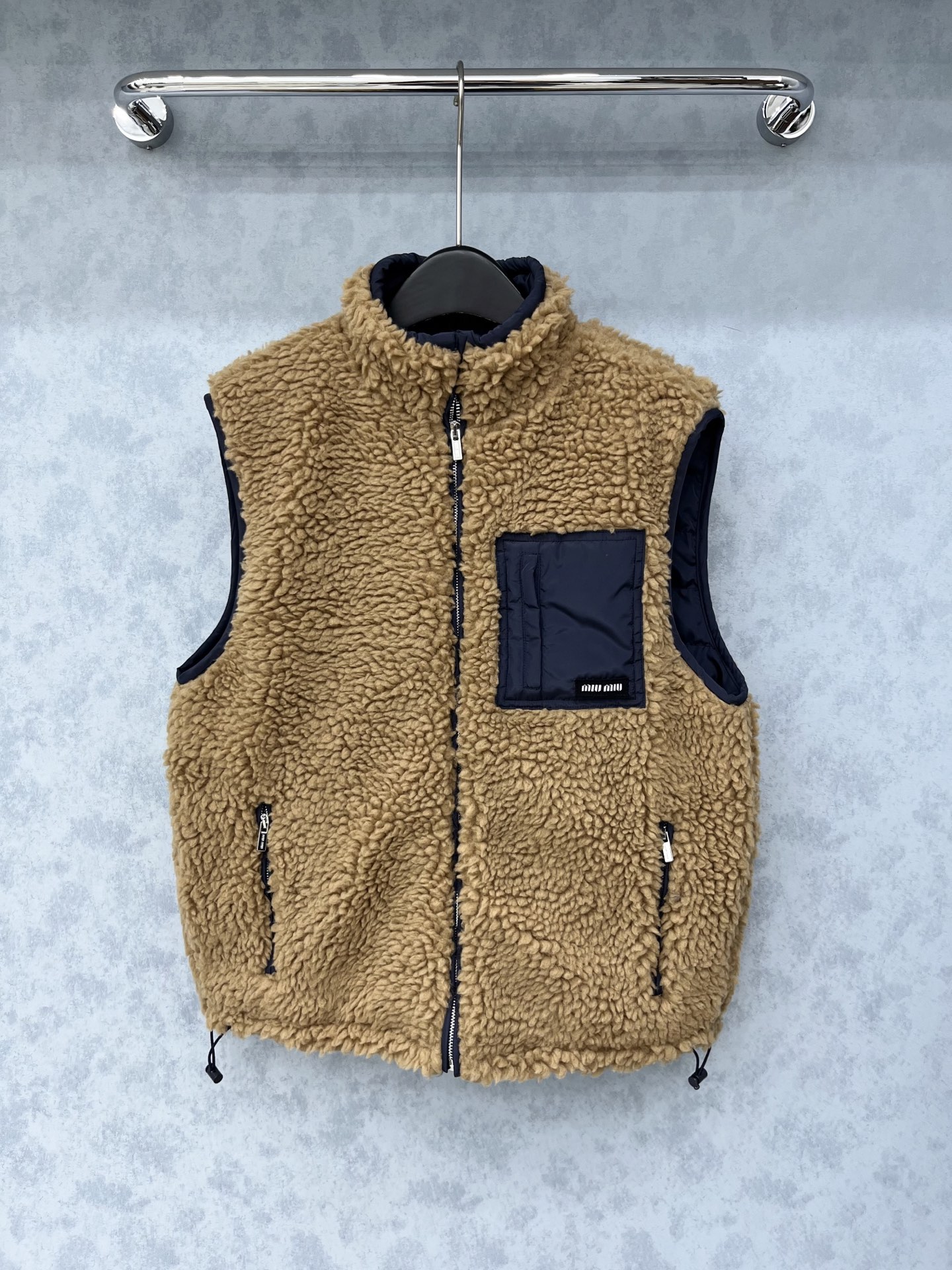 🛒𝐍𝐄𝐖 · 𝟐𝟎𝟐5/爆款现货原单品质 Miu Mi *｜25秋冬立领摇粒绒羽绒服马甲外套代购爆款 非