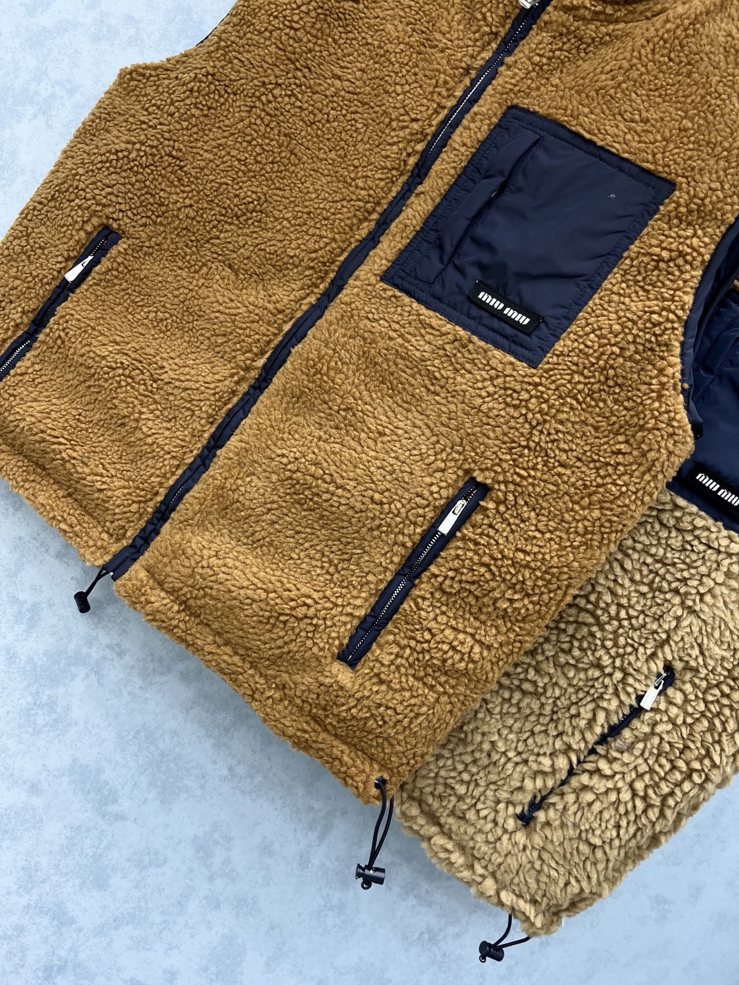 🛒𝐍𝐄𝐖 · 𝟐𝟎𝟐5/爆款现货原单品质 Miu Mi *｜25秋冬立领摇粒绒羽绒服马甲外套代购爆款 非