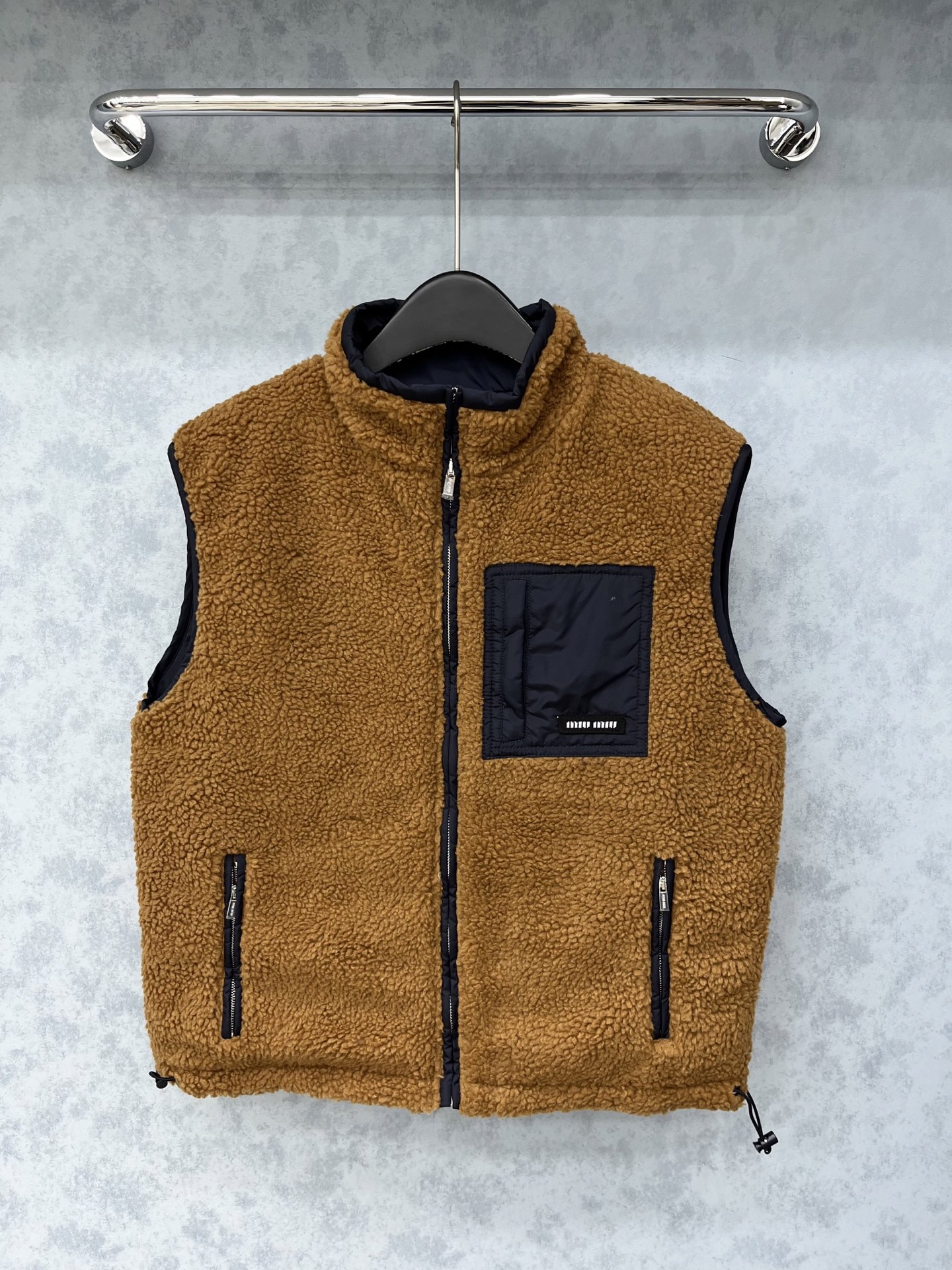 🛒𝐍𝐄𝐖 · 𝟐𝟎𝟐5/爆款现货原单品质 Miu Mi *｜25秋冬立领摇粒绒羽绒服马甲外套代购爆款 非