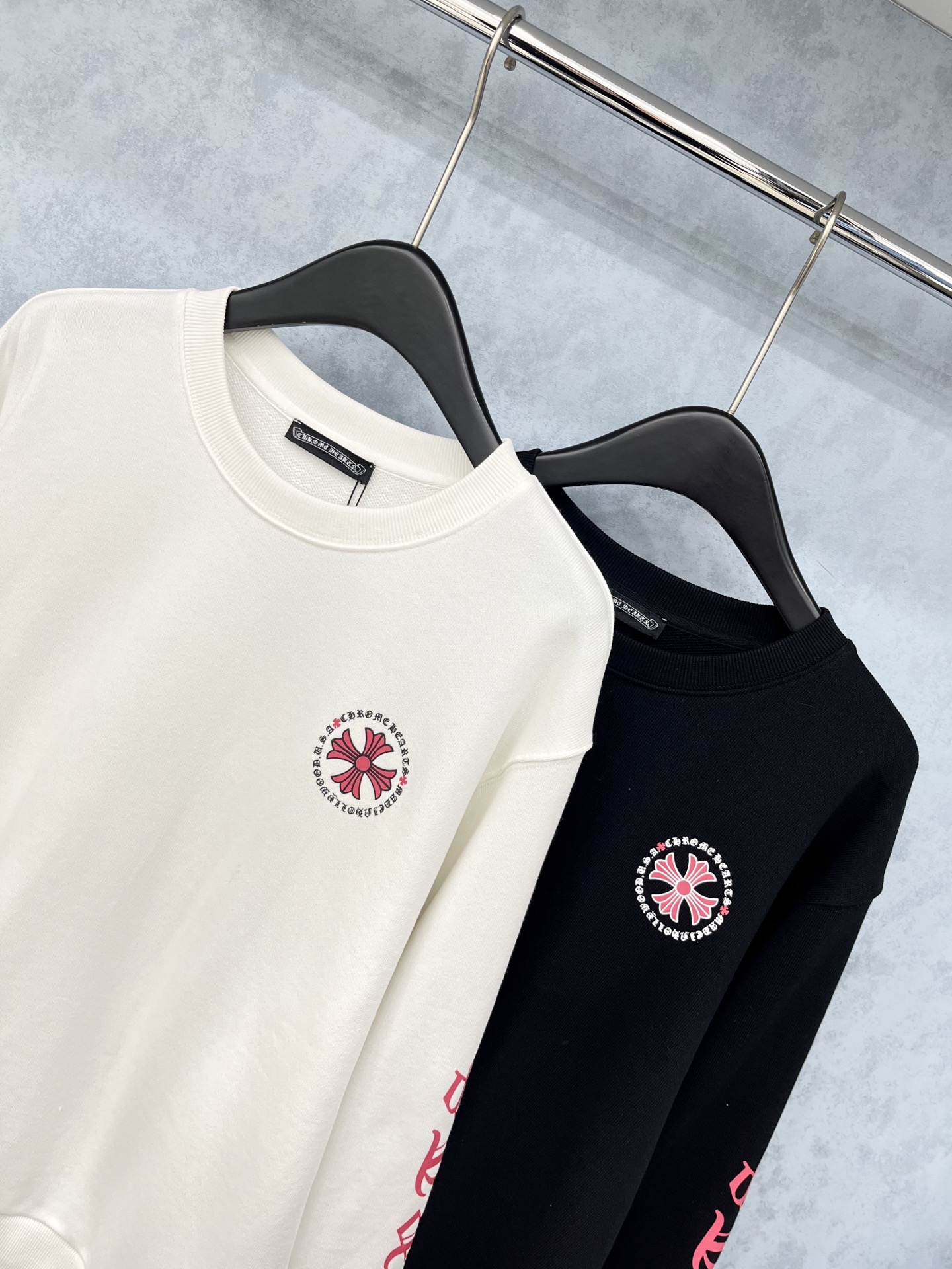 🛒𝐍𝐄𝐖 · 𝟐𝟎𝟐5/爆款现货原单品质 克罗星*｜25经典圆领卫衣干净利落的裁剪，落肩宽松慵懒版型 面