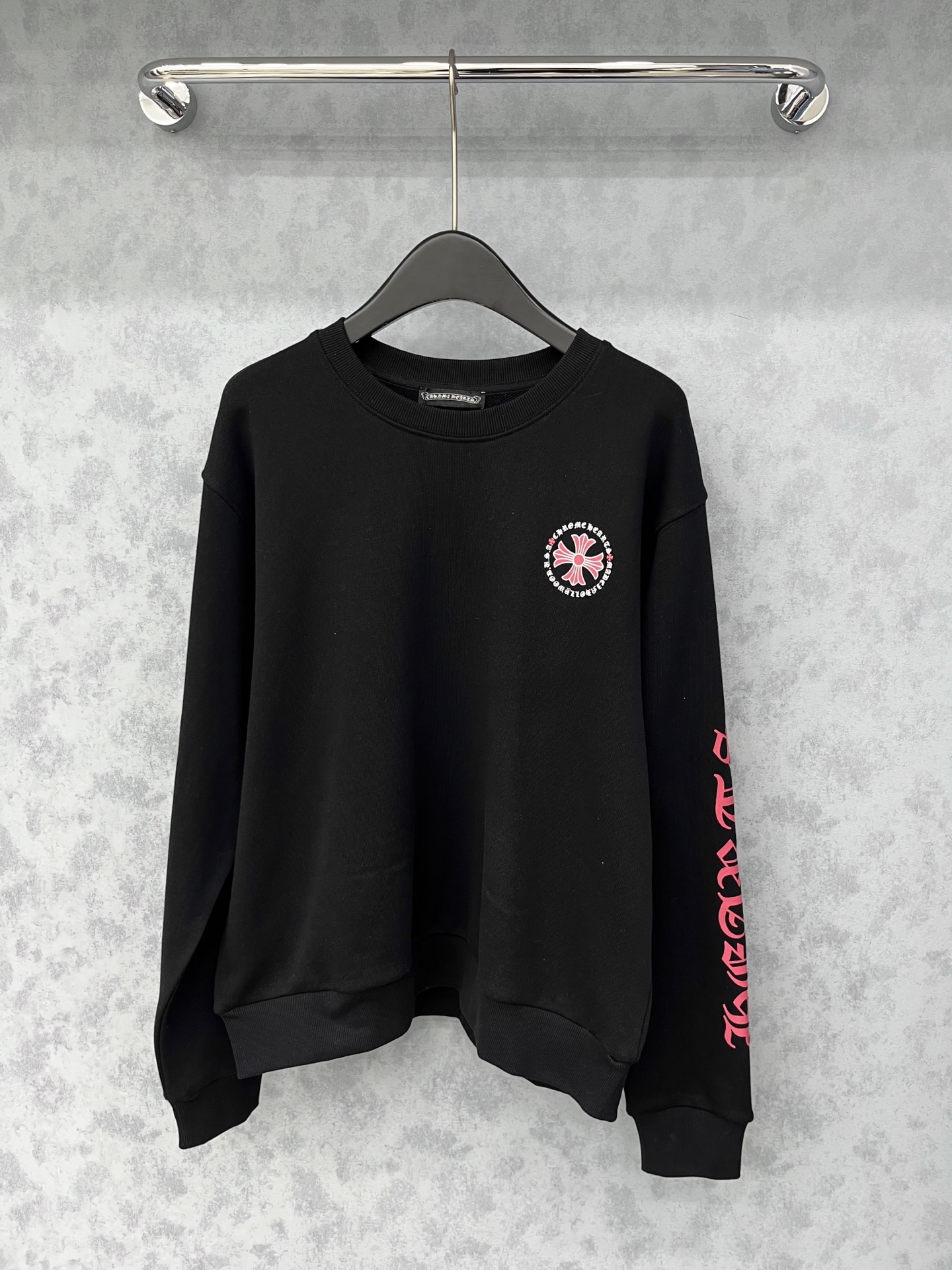 🛒𝐍𝐄𝐖 · 𝟐𝟎𝟐5/爆款现货原单品质 克罗星*｜25经典圆领卫衣干净利落的裁剪，落肩宽松慵懒版型 面