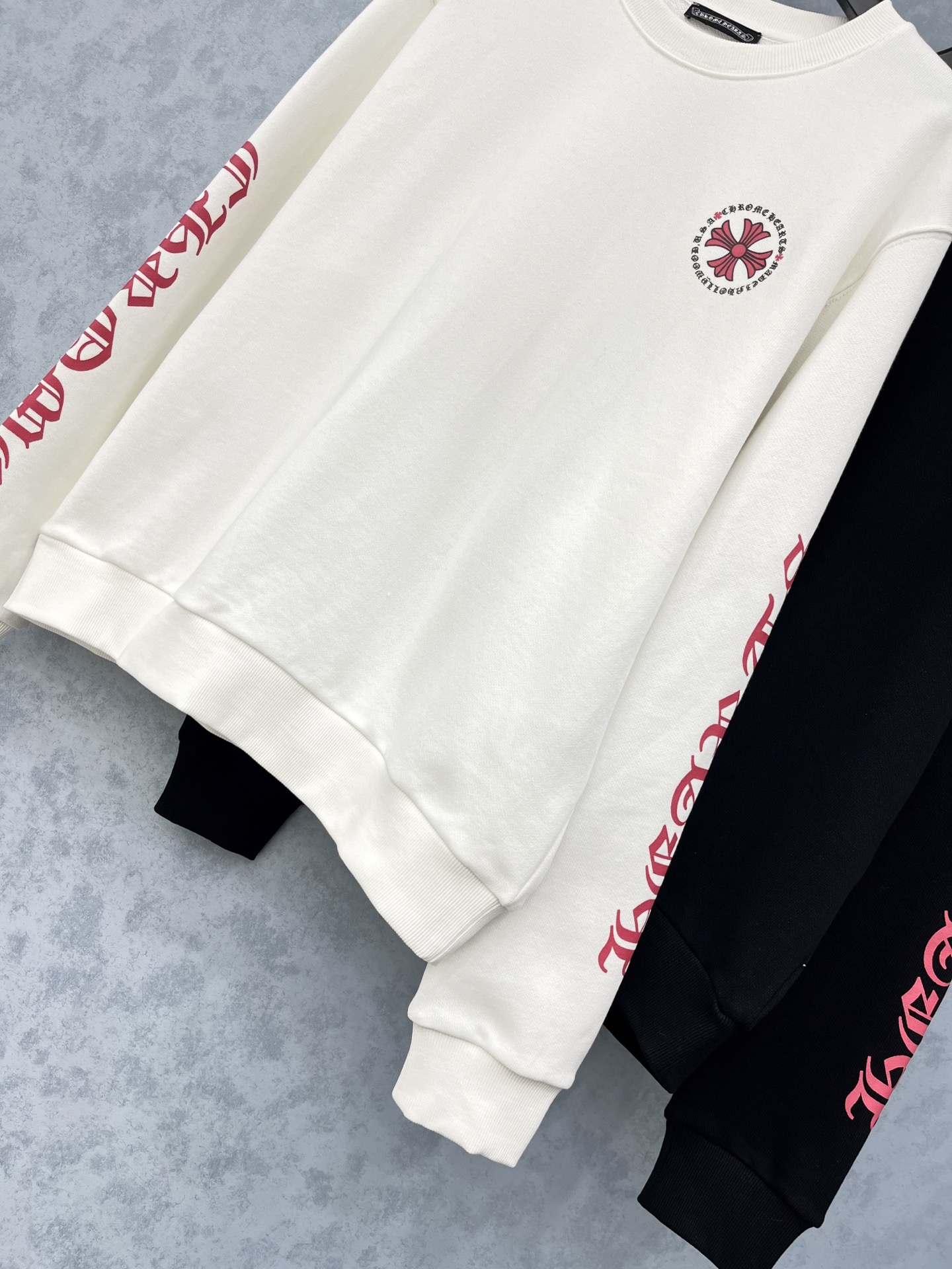 🛒𝐍𝐄𝐖 · 𝟐𝟎𝟐5/爆款现货原单品质 克罗星*｜25经典圆领卫衣干净利落的裁剪，落肩宽松慵懒版型 面