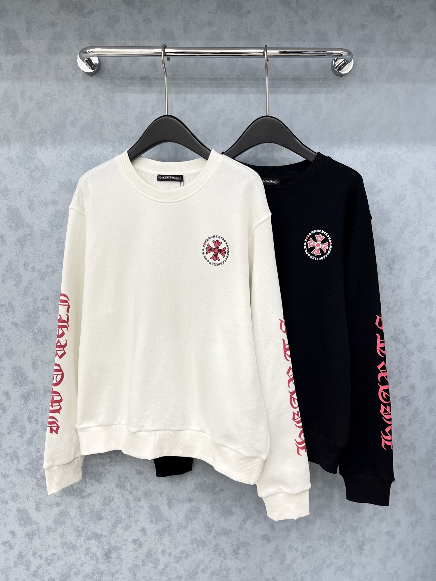 🛒𝐍𝐄𝐖 · 𝟐𝟎𝟐5/爆款现货原单品质 克罗星*｜25经典圆领卫衣干净利落的裁剪，落肩宽松慵懒版型 面