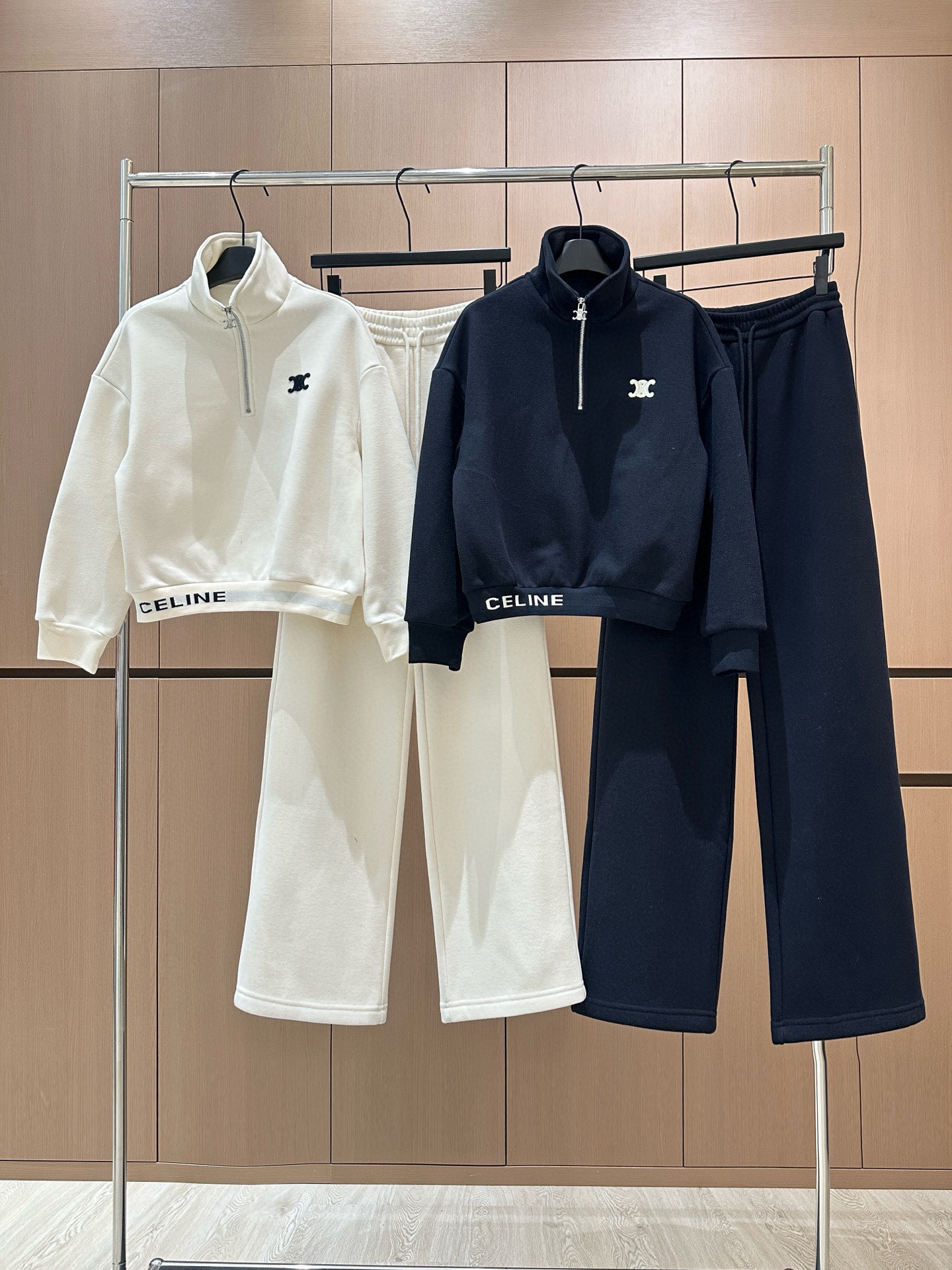 🛒𝐍𝐄𝐖 · 𝟐𝟎𝟐5/爆款现货原单品质 Celin*｜25秋冬新品加绒套装！高端定制立领半拉链卫衣，搭