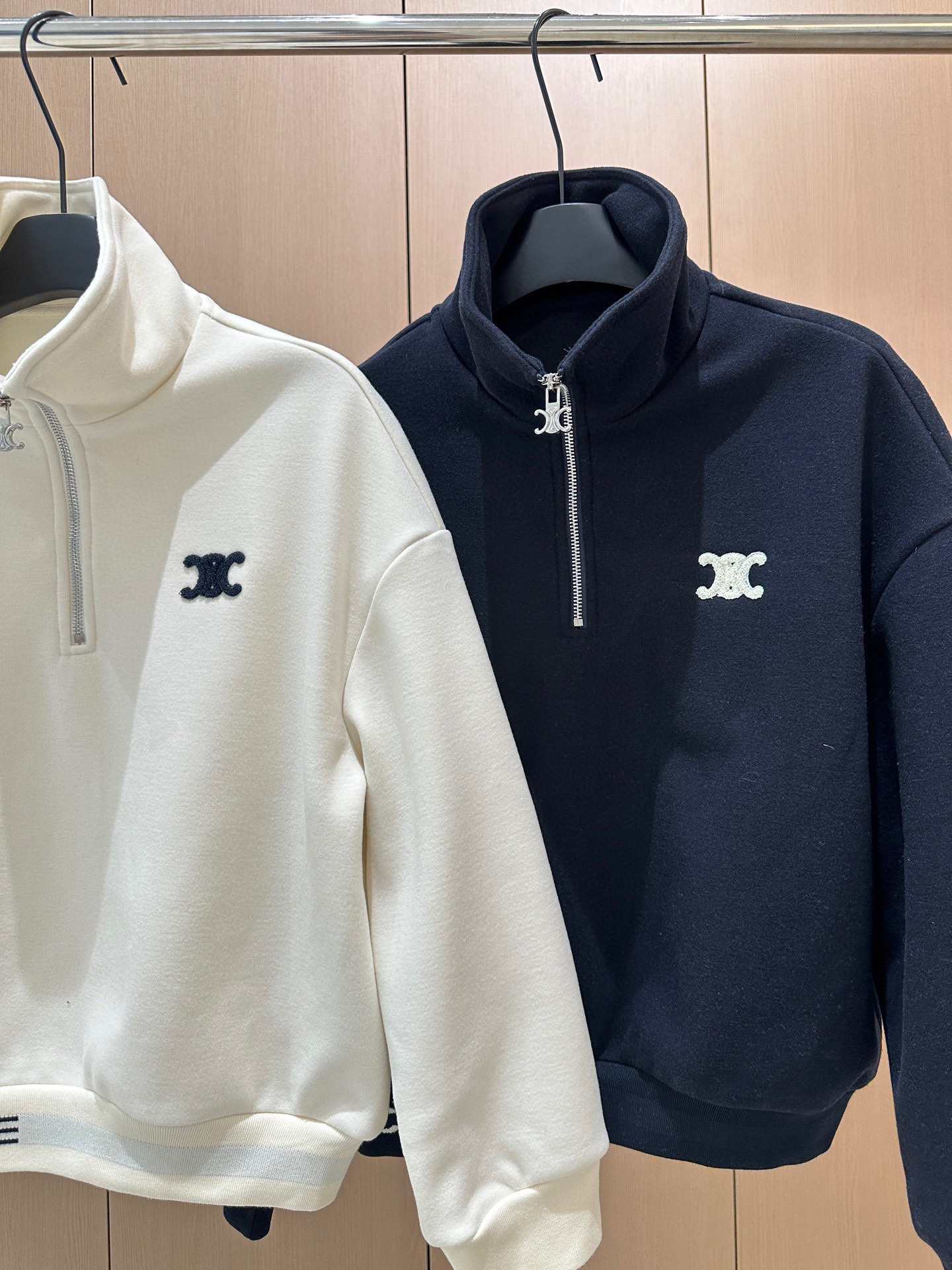 🛒𝐍𝐄𝐖 · 𝟐𝟎𝟐5/爆款现货原单品质 Celin*｜25秋冬新品加绒套装！高端定制立领半拉链卫衣，搭