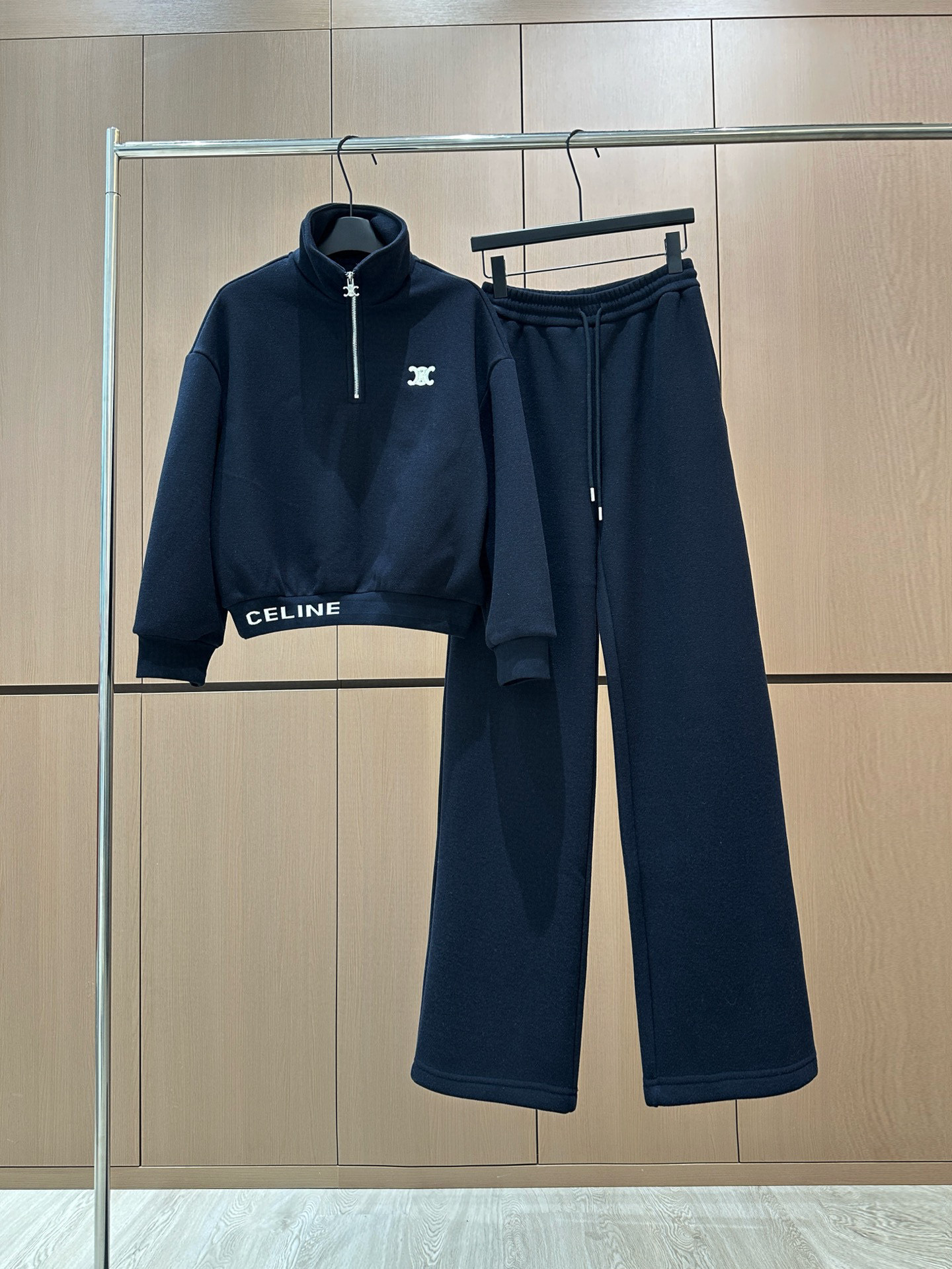 🛒𝐍𝐄𝐖 · 𝟐𝟎𝟐5/爆款现货原单品质 Celin*｜25秋冬新品加绒套装！高端定制立领半拉链卫衣，搭