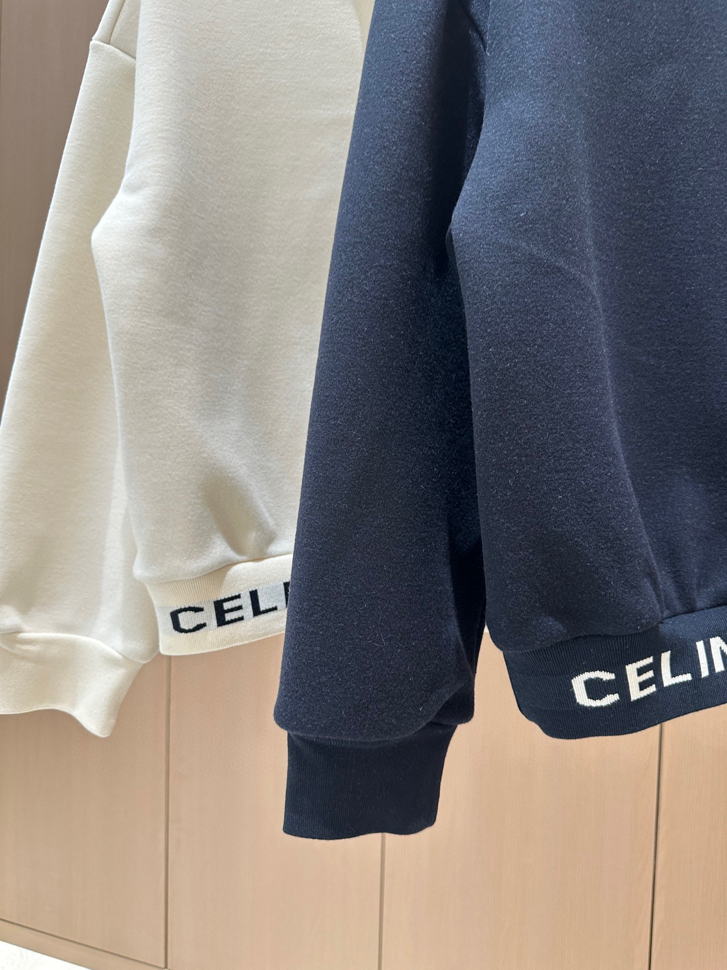 🛒𝐍𝐄𝐖 · 𝟐𝟎𝟐5/爆款现货原单品质 Celin*｜25秋冬新品加绒套装！高端定制立领半拉链卫衣，搭