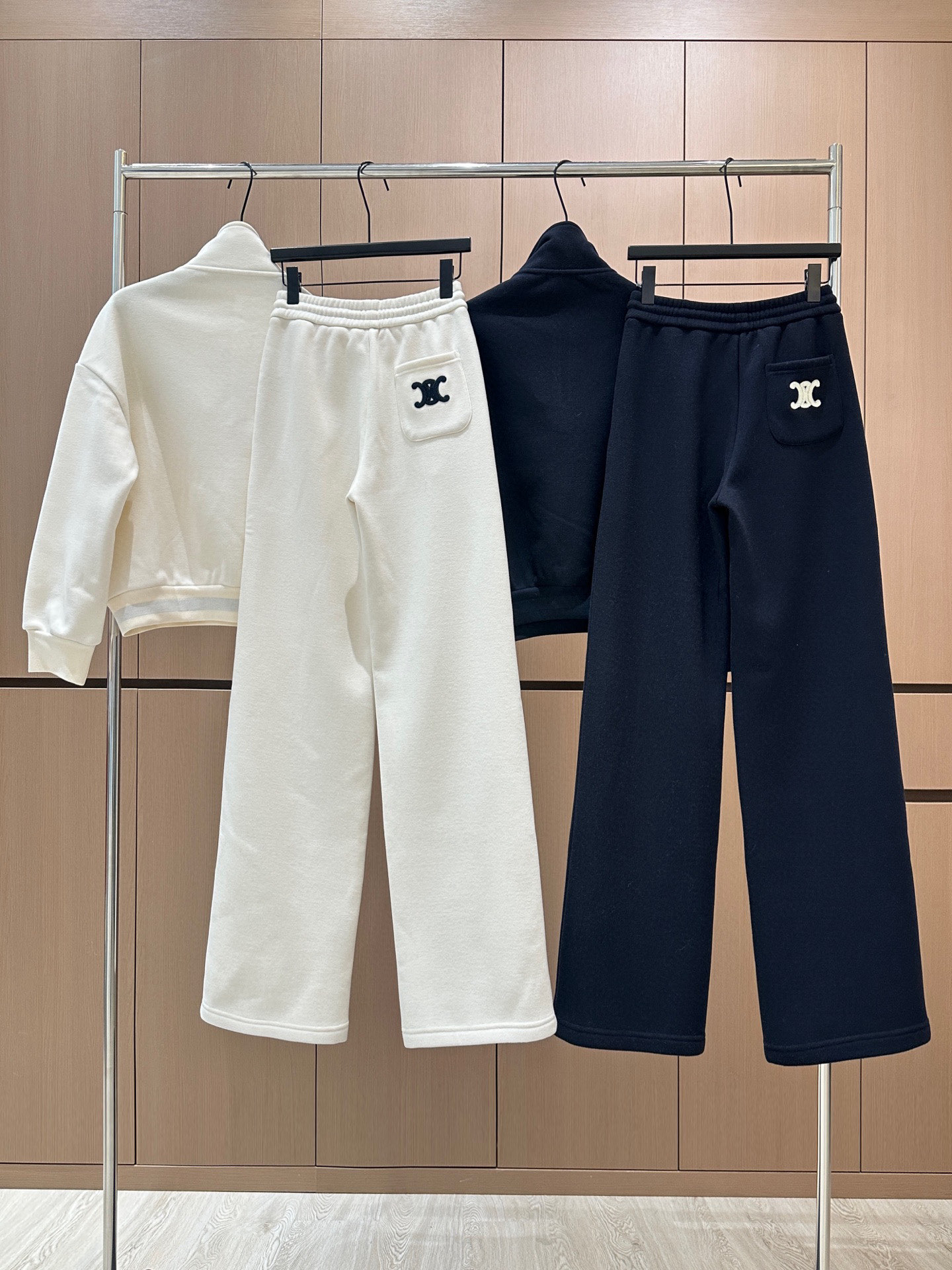 🛒𝐍𝐄𝐖 · 𝟐𝟎𝟐5/爆款现货原单品质 Celin*｜25秋冬新品加绒套装！高端定制立领半拉链卫衣，搭