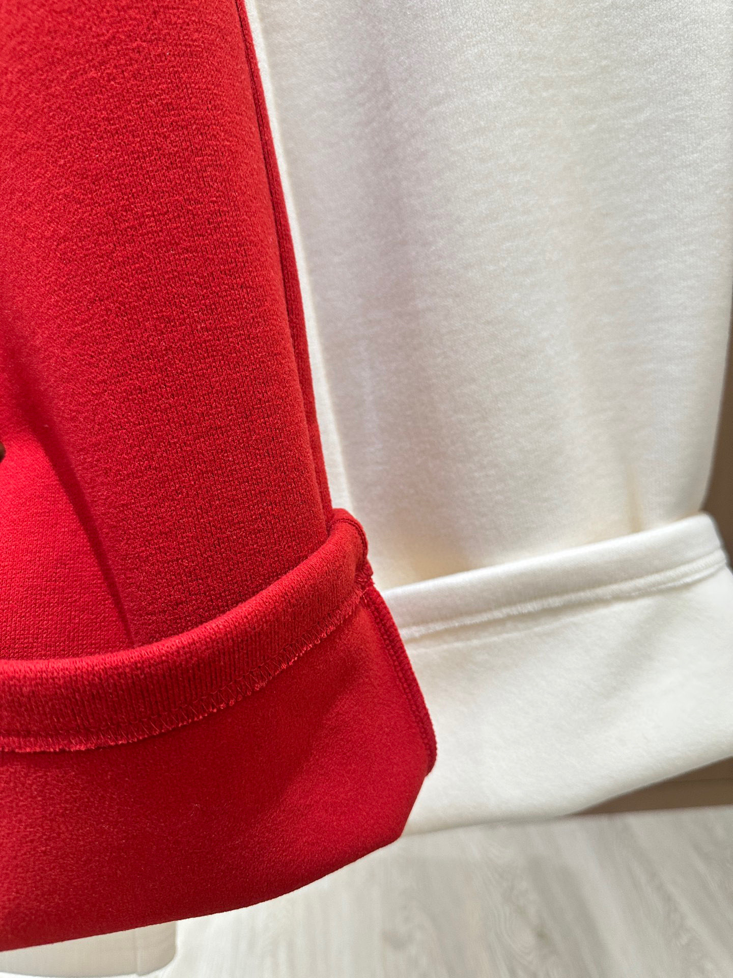 🛒𝐍𝐄𝐖 · 𝟐𝟎𝟐5/爆款现货原单品质 设计师｜女神同款烫钻休闲裤圣诞🎄新年爆款 这款裤子选用优质面料