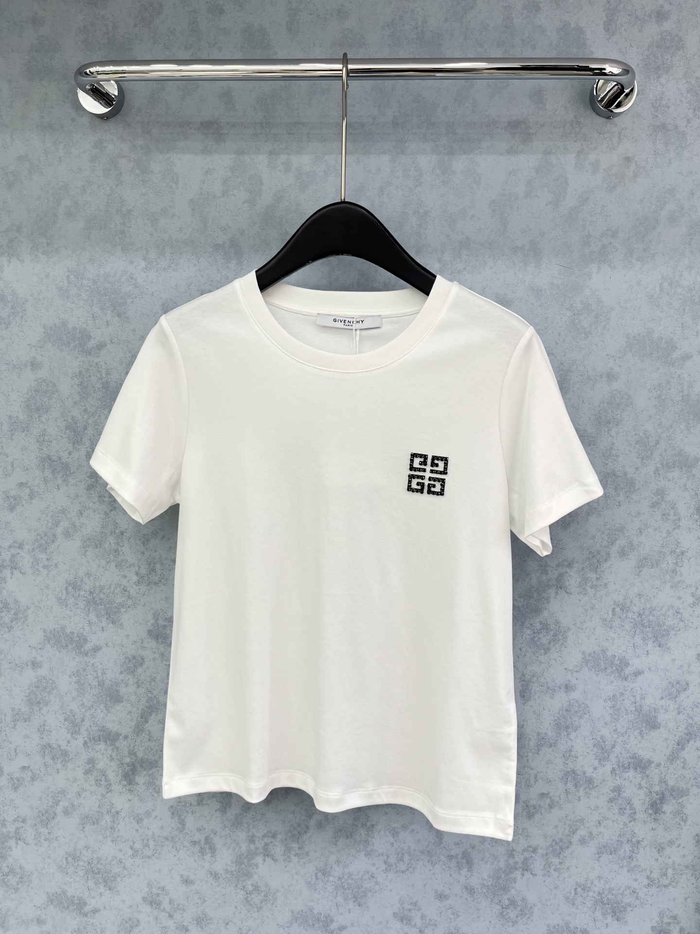 🛒𝐍𝐄𝐖 · 𝟐𝟎𝟐5/爆款现货原单品质 Giv*｜精致订钻短袖T恤高订面料 亲肤透气舒适标志性字母图案