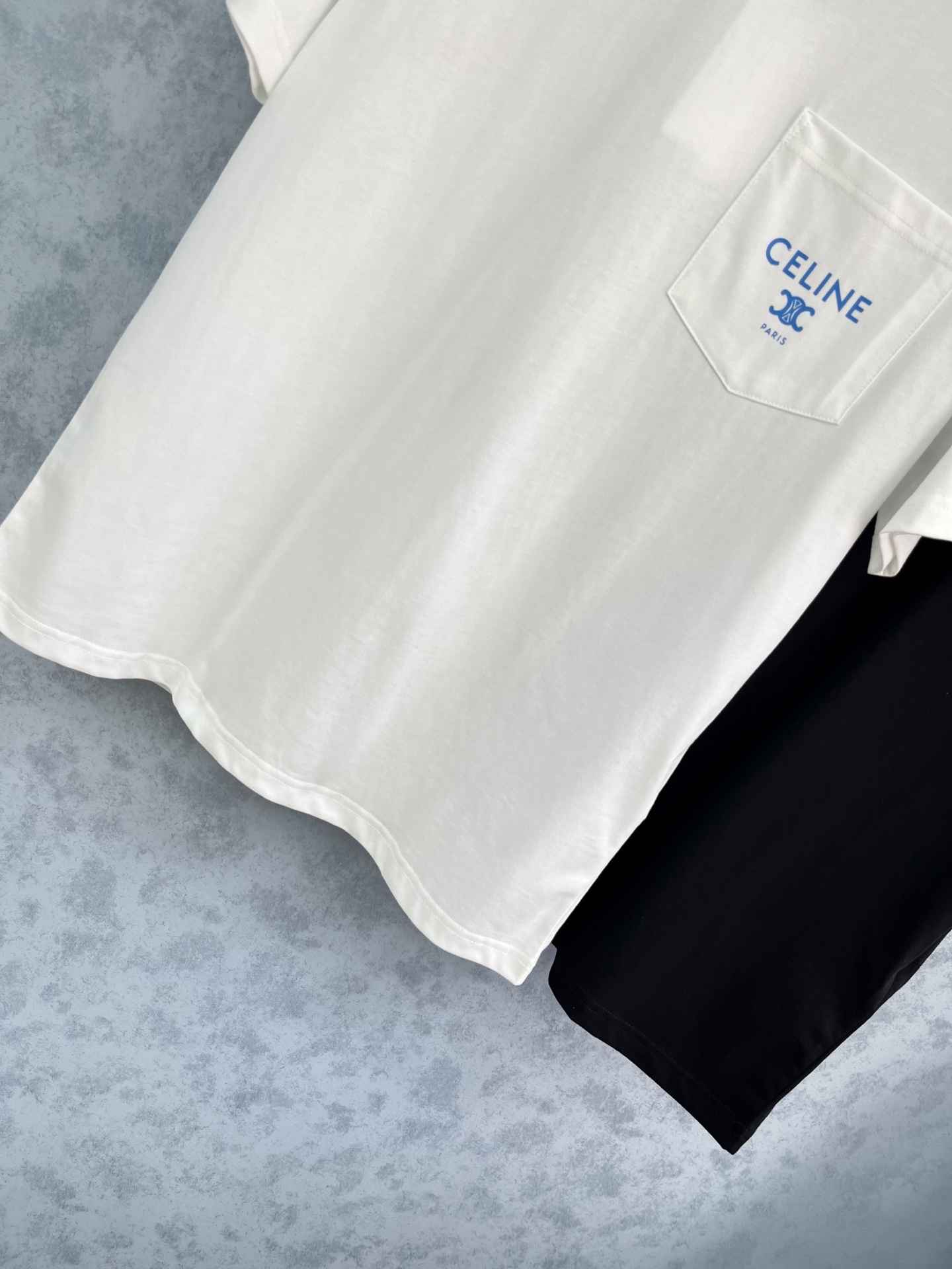 🛒𝐍𝐄𝐖 · 𝟐𝟎𝟐5/爆款现货原单品质 Celi*｜精致口袋印花短袖T恤高订面料 亲肤透气舒适标志性字