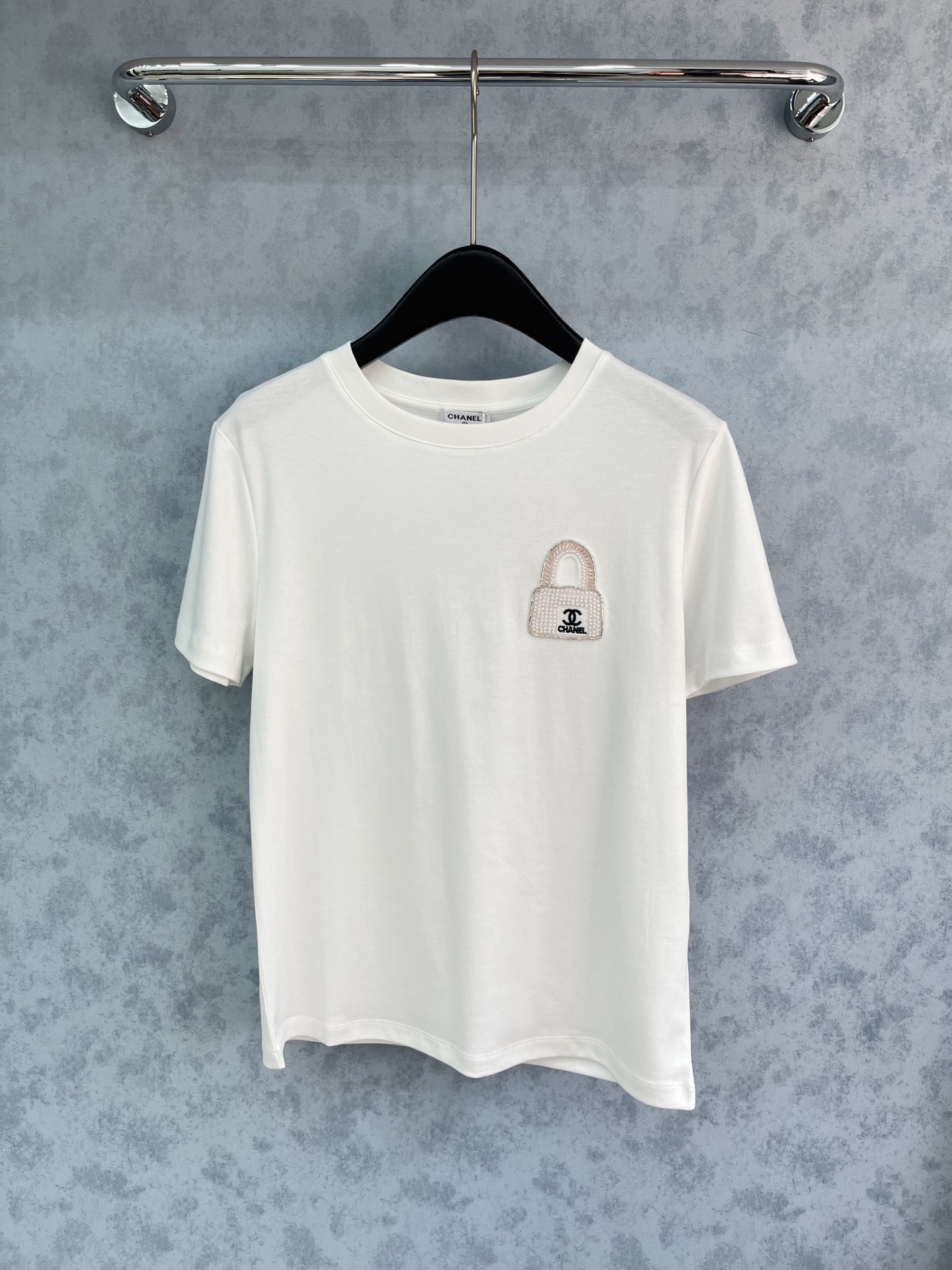 🛒𝐍𝐄𝐖 · 𝟐𝟎𝟐5/爆款现货原单品质 Cha*｜精致订钻短袖T恤高订面料 亲肤透气舒适标志性字母图案