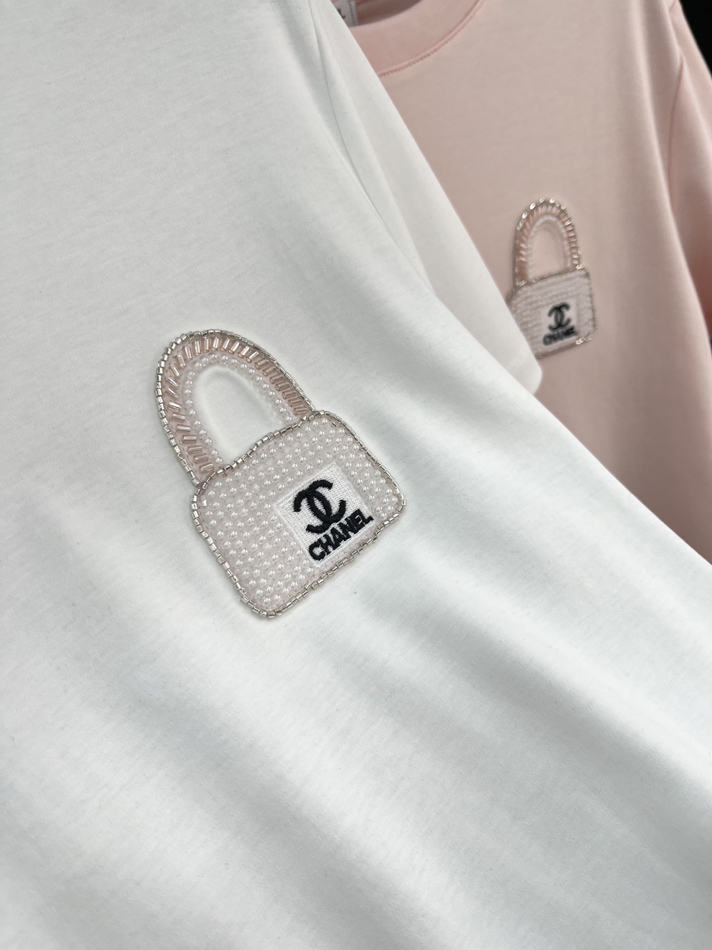 🛒𝐍𝐄𝐖 · 𝟐𝟎𝟐5/爆款现货原单品质 Cha*｜精致订钻短袖T恤高订面料 亲肤透气舒适标志性字母图案