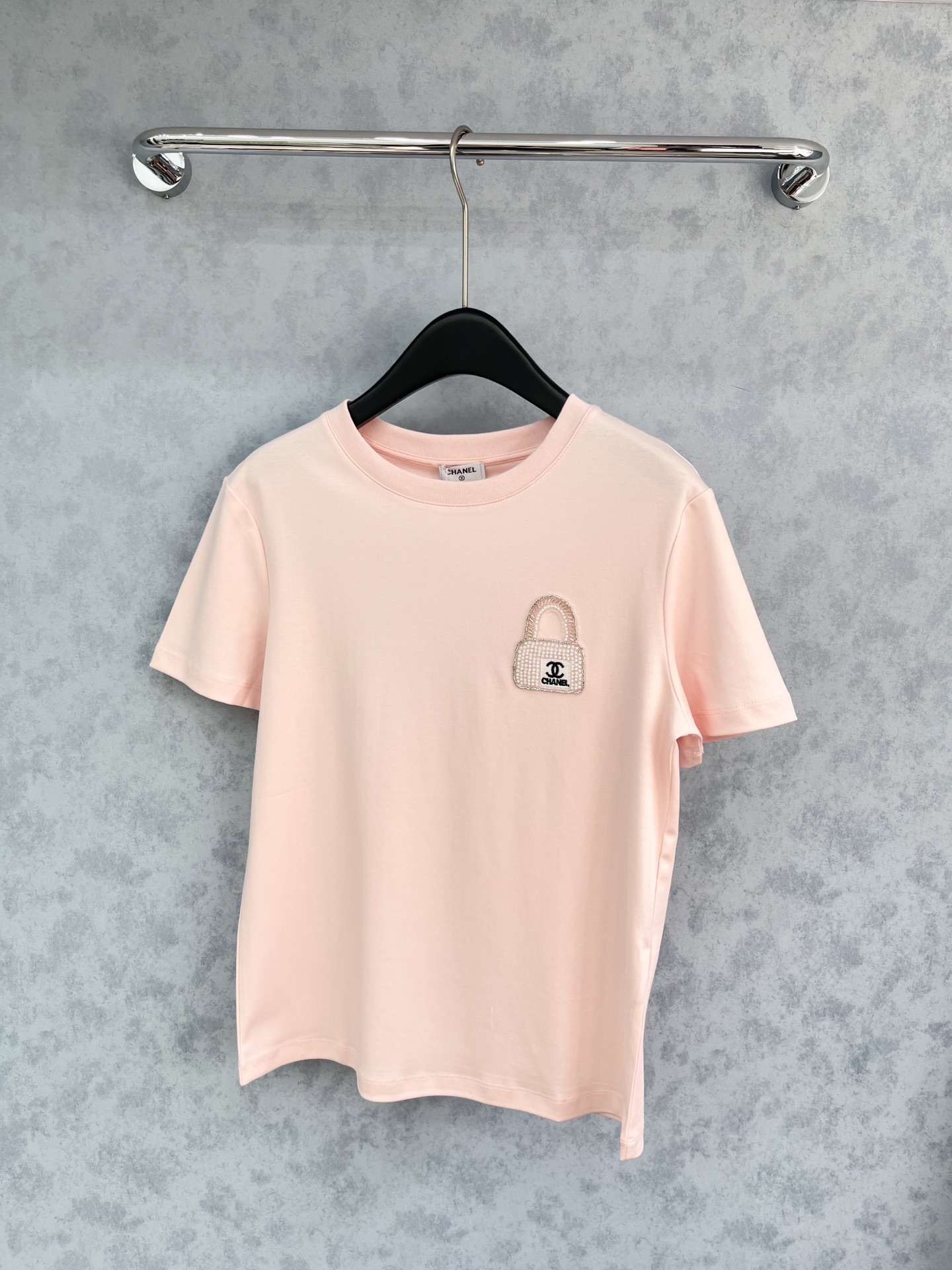 🛒𝐍𝐄𝐖 · 𝟐𝟎𝟐5/爆款现货原单品质 Cha*｜精致订钻短袖T恤高订面料 亲肤透气舒适标志性字母图案