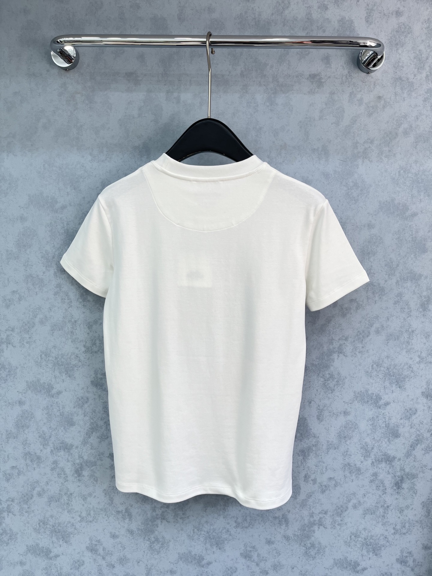 🛒𝐍𝐄𝐖 · 𝟐𝟎𝟐5/爆款现货原单品质 Her*｜25新品印花短袖T恤精致常规版型上身巨显瘦！定制最新