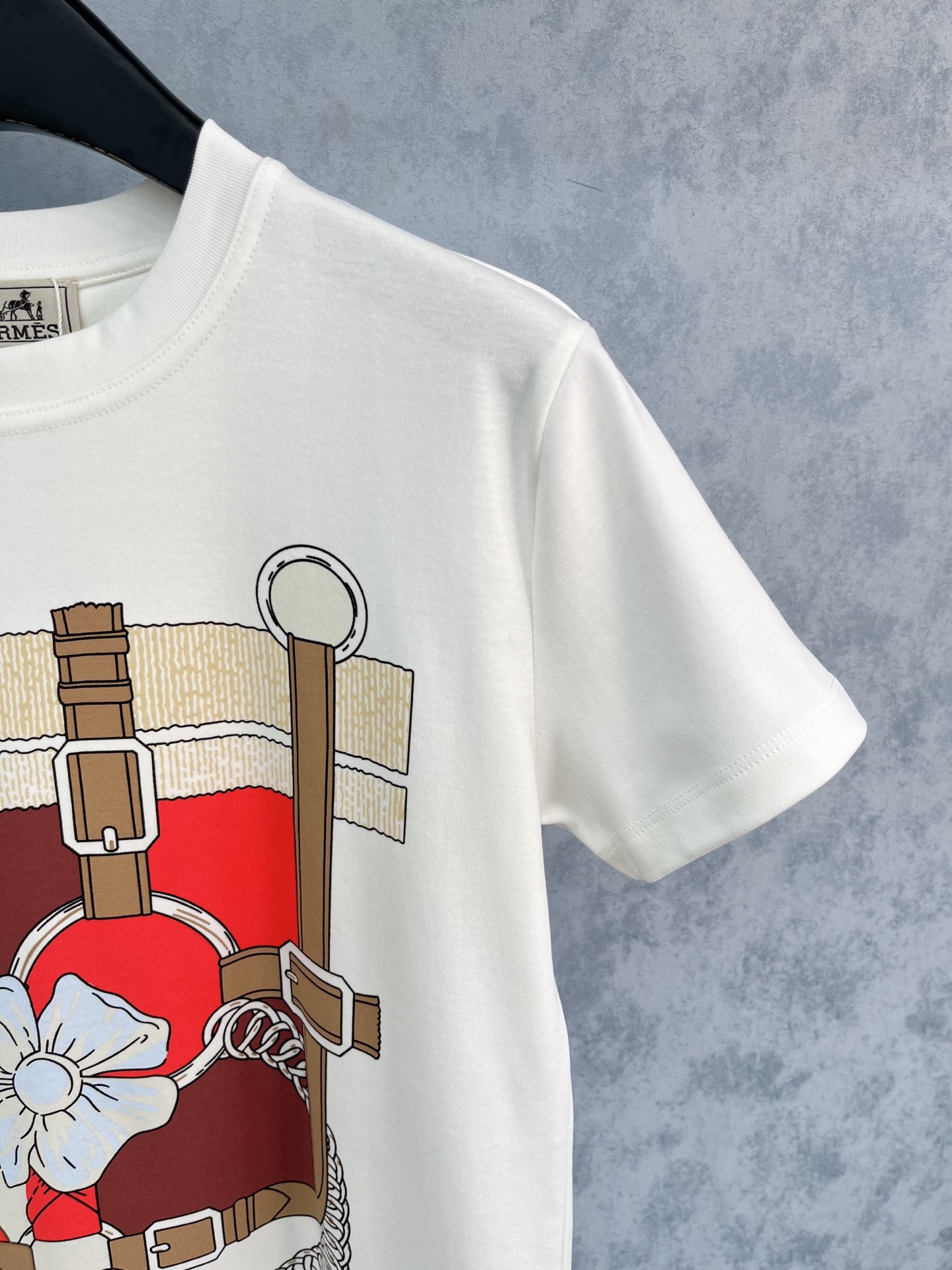 🛒𝐍𝐄𝐖 · 𝟐𝟎𝟐5/爆款现货原单品质 Her*｜25新品印花短袖T恤精致常规版型上身巨显瘦！定制最新