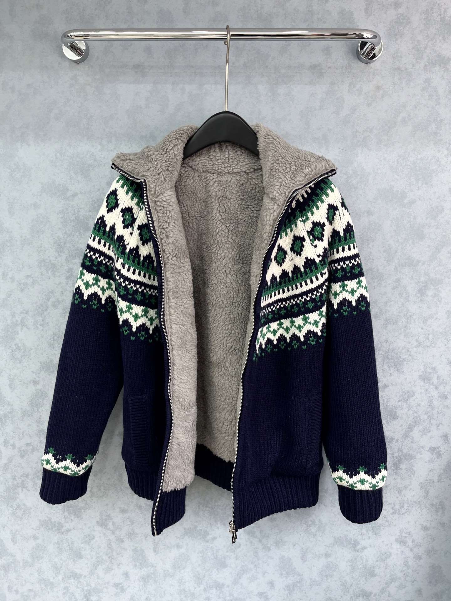 🛒𝐍𝐄𝐖 · 𝟐𝟎𝟐5/爆款现货【原版定制】𝐌𝐢𝐮𝐌𝐢*｜25新款美式羊绒羊毛毛衣复合绒外套氛围感真的绝