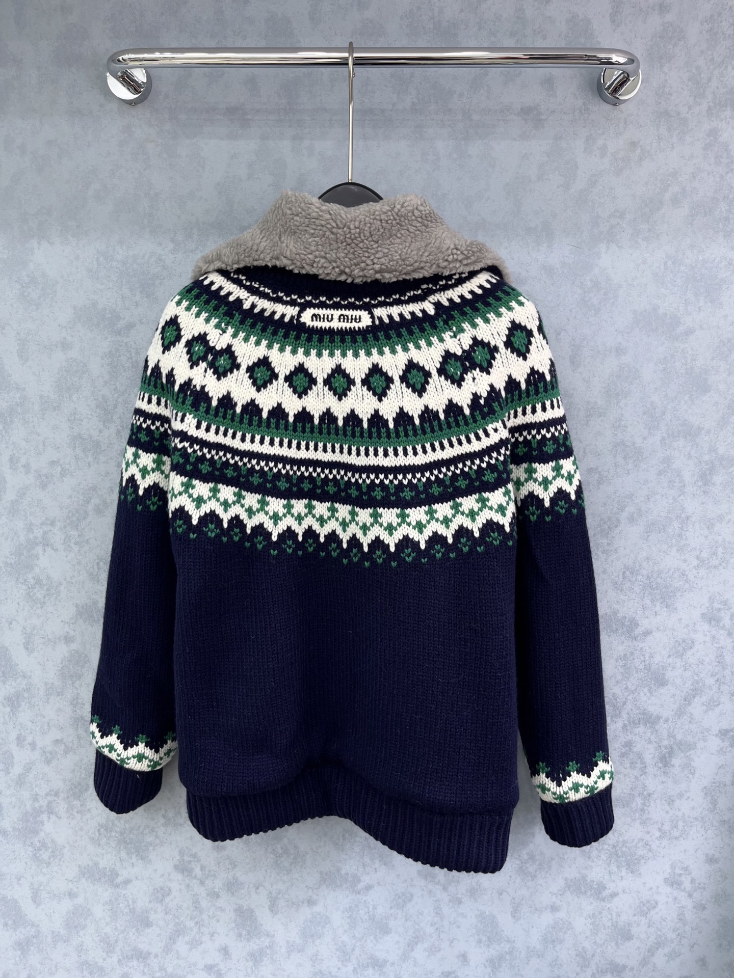 🛒𝐍𝐄𝐖 · 𝟐𝟎𝟐5/爆款现货【原版定制】𝐌𝐢𝐮𝐌𝐢*｜25新款美式羊绒羊毛毛衣复合绒外套氛围感真的绝