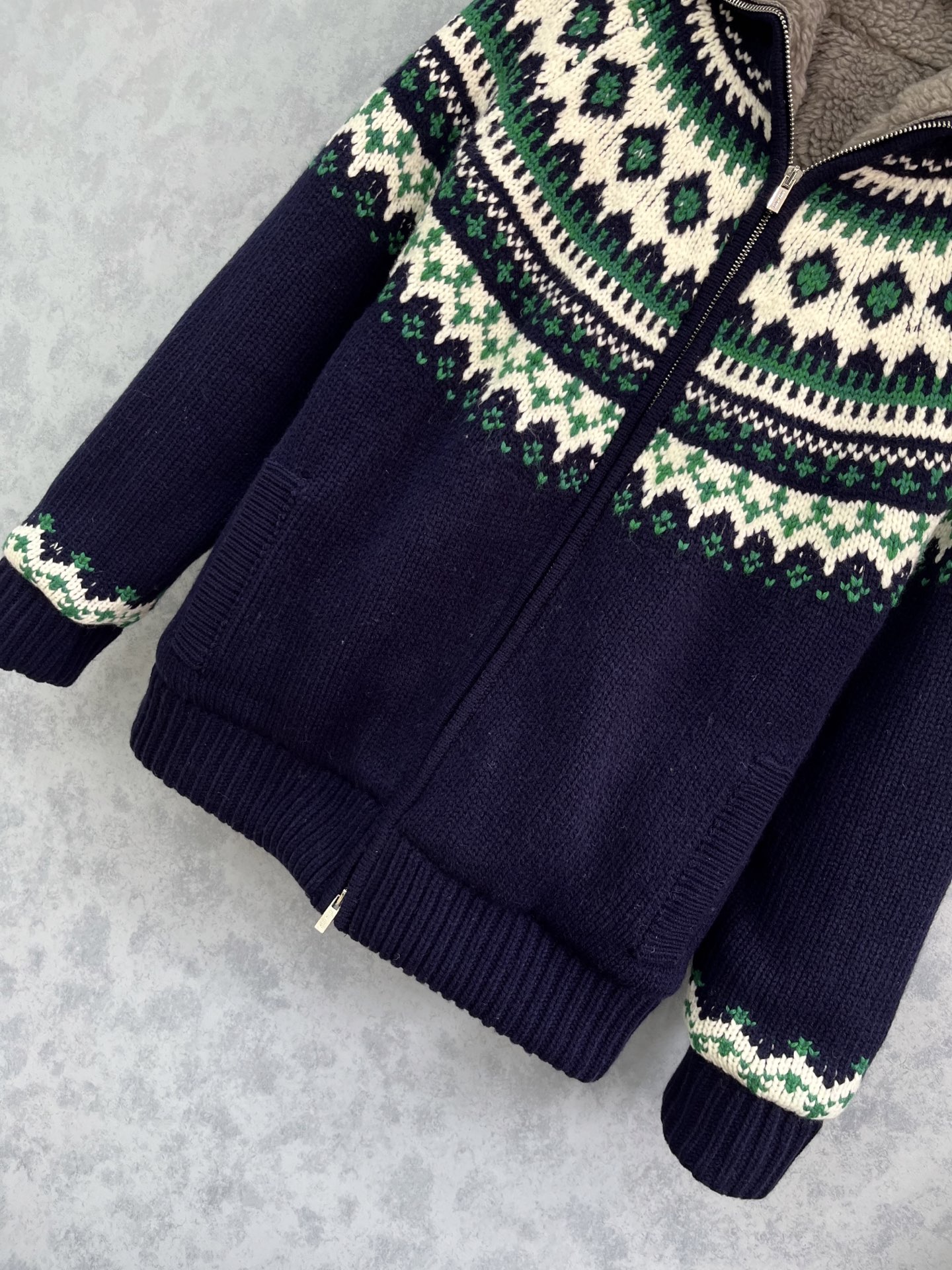 🛒𝐍𝐄𝐖 · 𝟐𝟎𝟐5/爆款现货【原版定制】𝐌𝐢𝐮𝐌𝐢*｜25新款美式羊绒羊毛毛衣复合绒外套氛围感真的绝