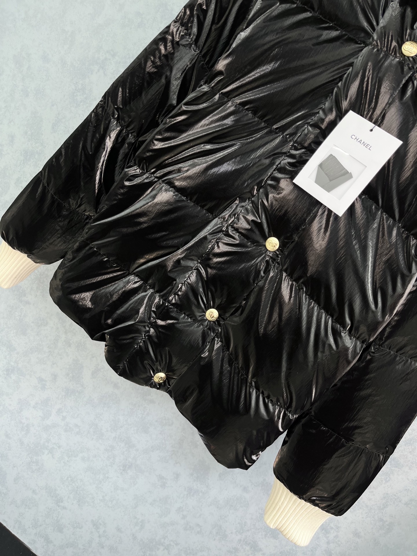 🛒𝐍𝐄𝐖 · 𝟐𝟎𝟐5/爆款现货原单品质 Chan*｜25秋冬新品滑雪🎿系列羽绒服外套 系列款订珠徽章装