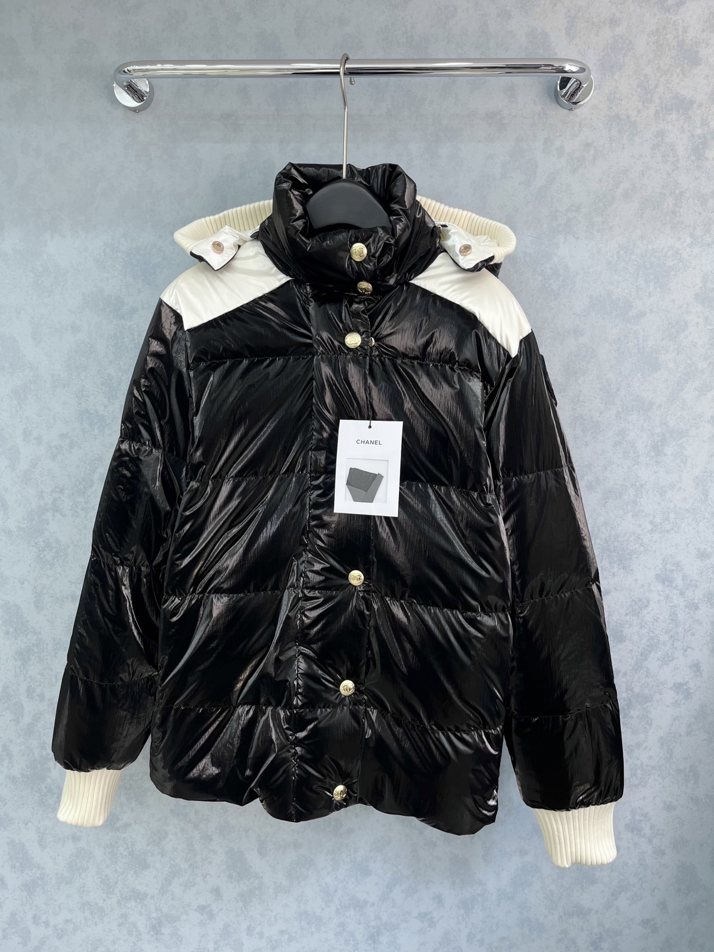 🛒𝐍𝐄𝐖 · 𝟐𝟎𝟐5/爆款现货原单品质 Chan*｜25秋冬新品滑雪🎿系列羽绒服外套 系列款订珠徽章装