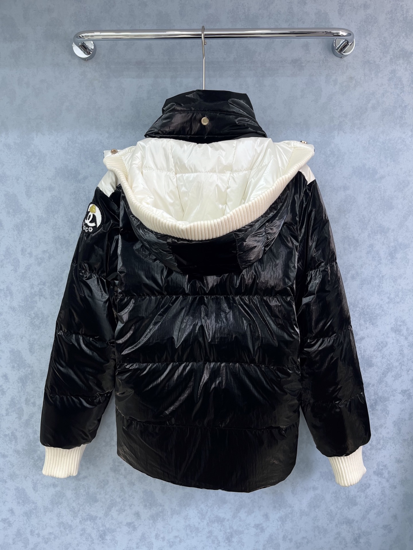 🛒𝐍𝐄𝐖 · 𝟐𝟎𝟐5/爆款现货原单品质 Chan*｜25秋冬新品滑雪🎿系列羽绒服外套 系列款订珠徽章装