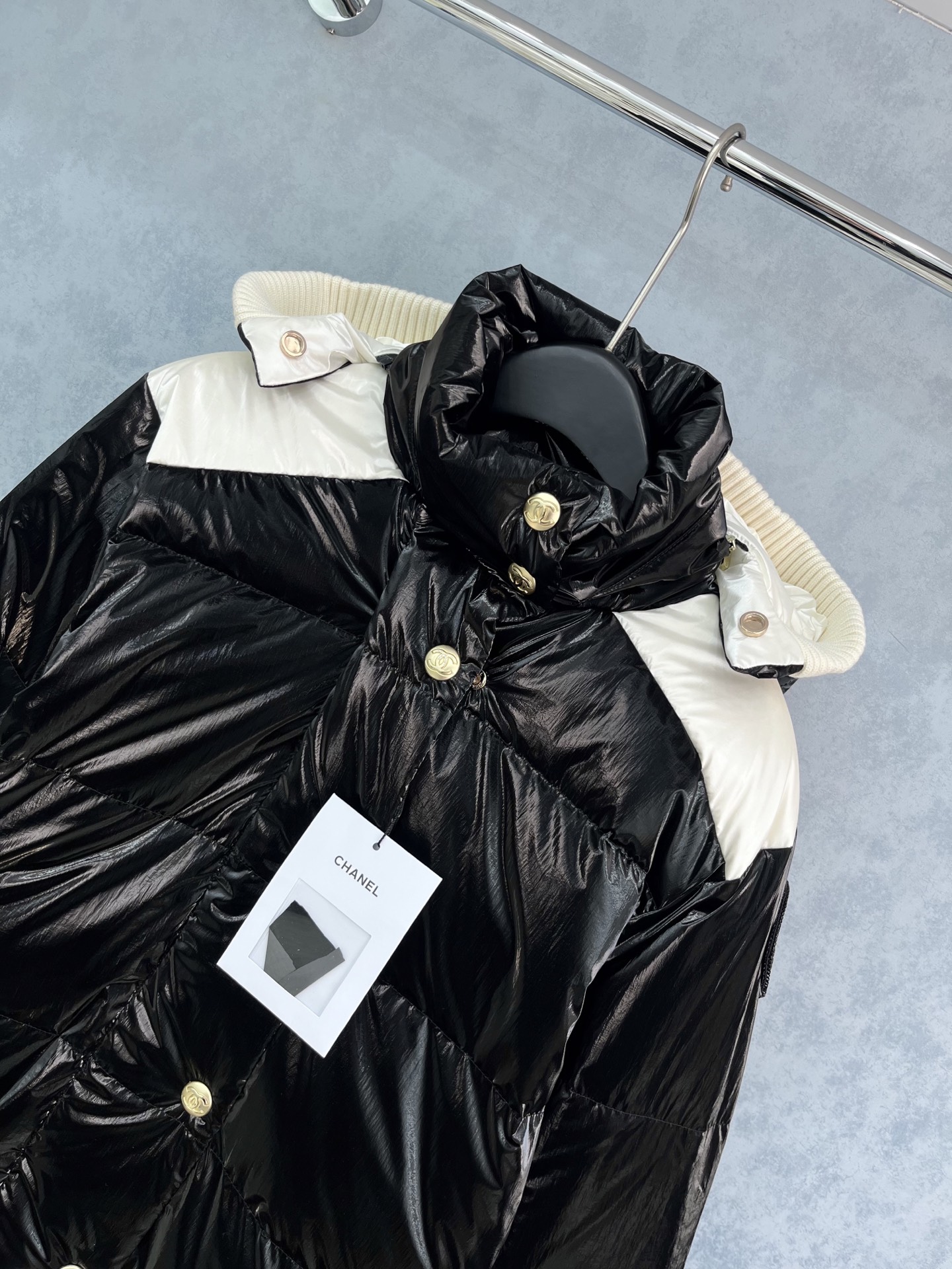 🛒𝐍𝐄𝐖 · 𝟐𝟎𝟐5/爆款现货原单品质 Chan*｜25秋冬新品滑雪🎿系列羽绒服外套 系列款订珠徽章装