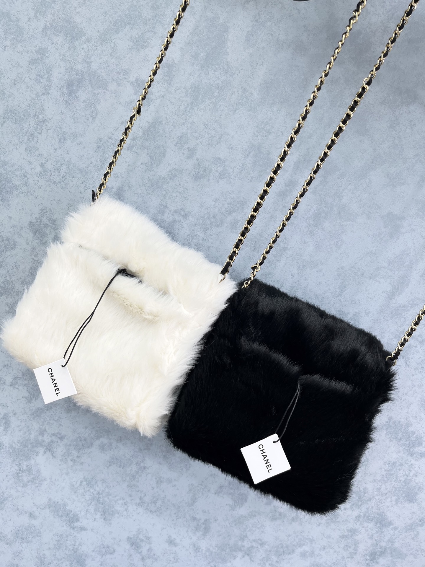 🛒𝐍𝐄𝐖 · 𝟐𝟎𝟐5/爆款现货原单品质 Chan*｜25秋冬新品暖手包黑白凝萃百年优雅，柔暖质感包裹冬