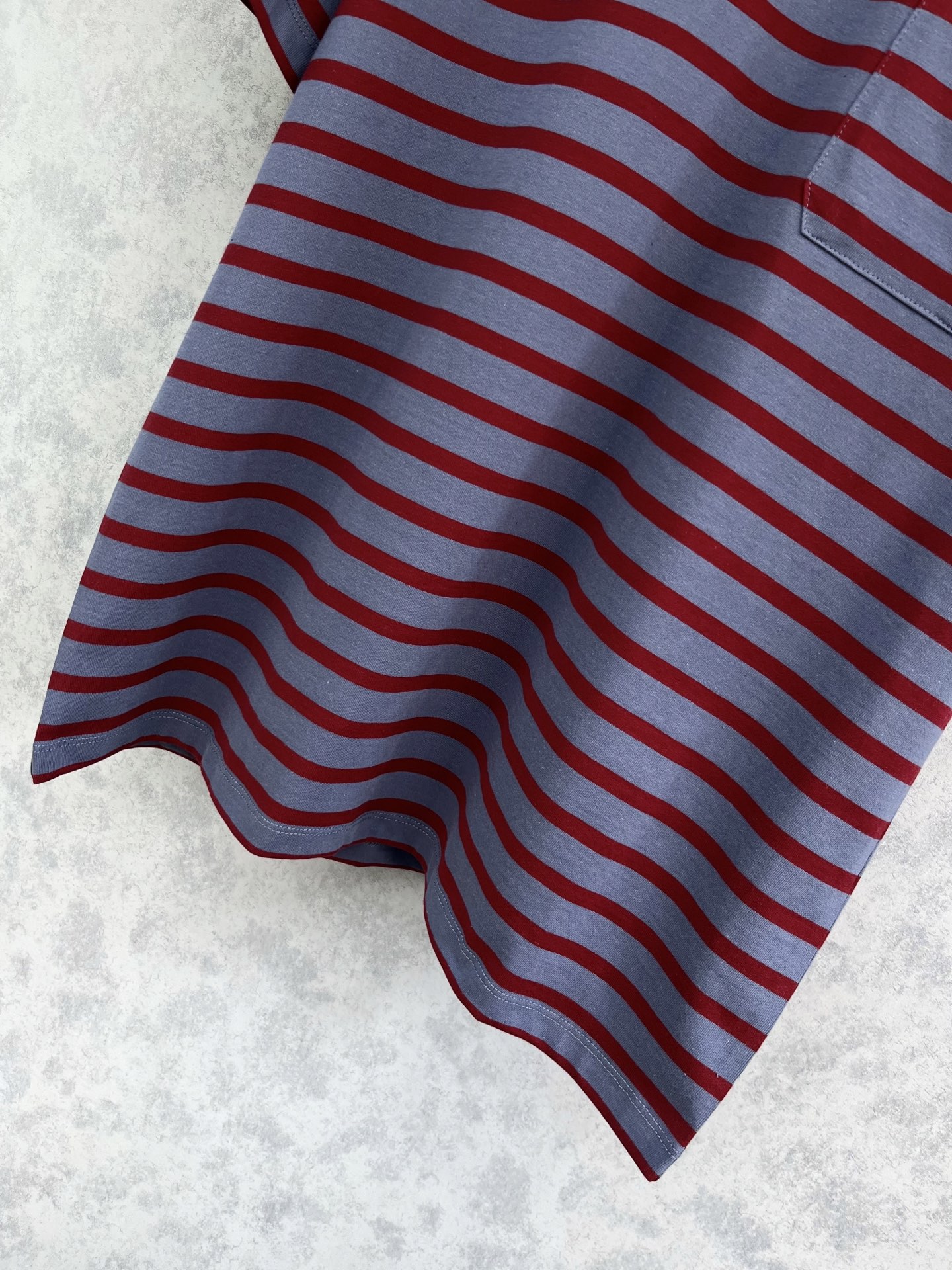 🛒𝐍𝐄𝐖 · 𝟐𝟎𝟐5/爆款现货【原版定制】 Prad*｜2025撞色圆领贴布绣短袖T恤定制YB原生全棉