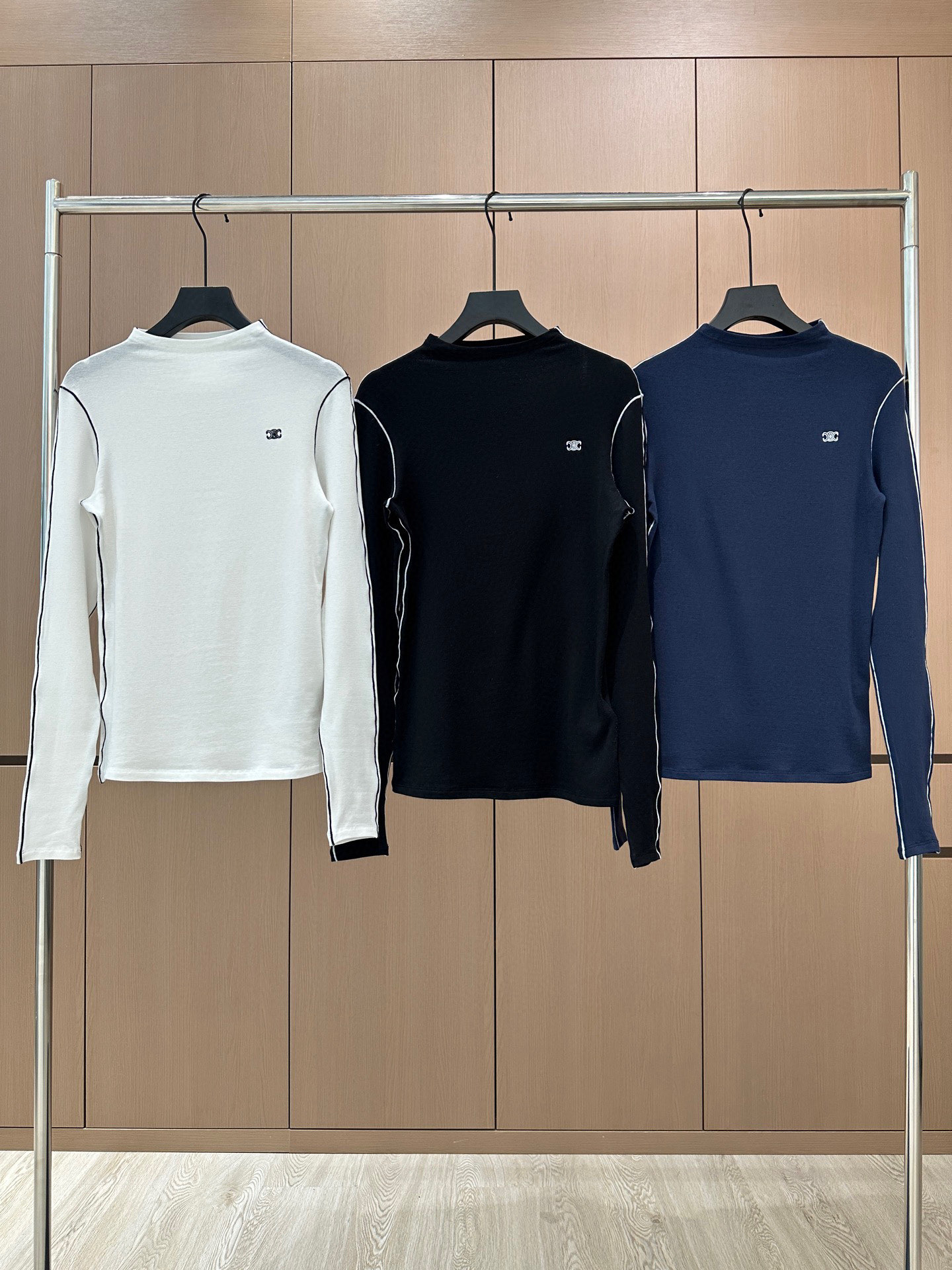 🛒𝐍𝐄𝐖 · 𝟐𝟎𝟐5/爆款现货设计师 原创｜2025新款天丝羊毛打底衫云感舒适的系列！上身的触感谁穿谁