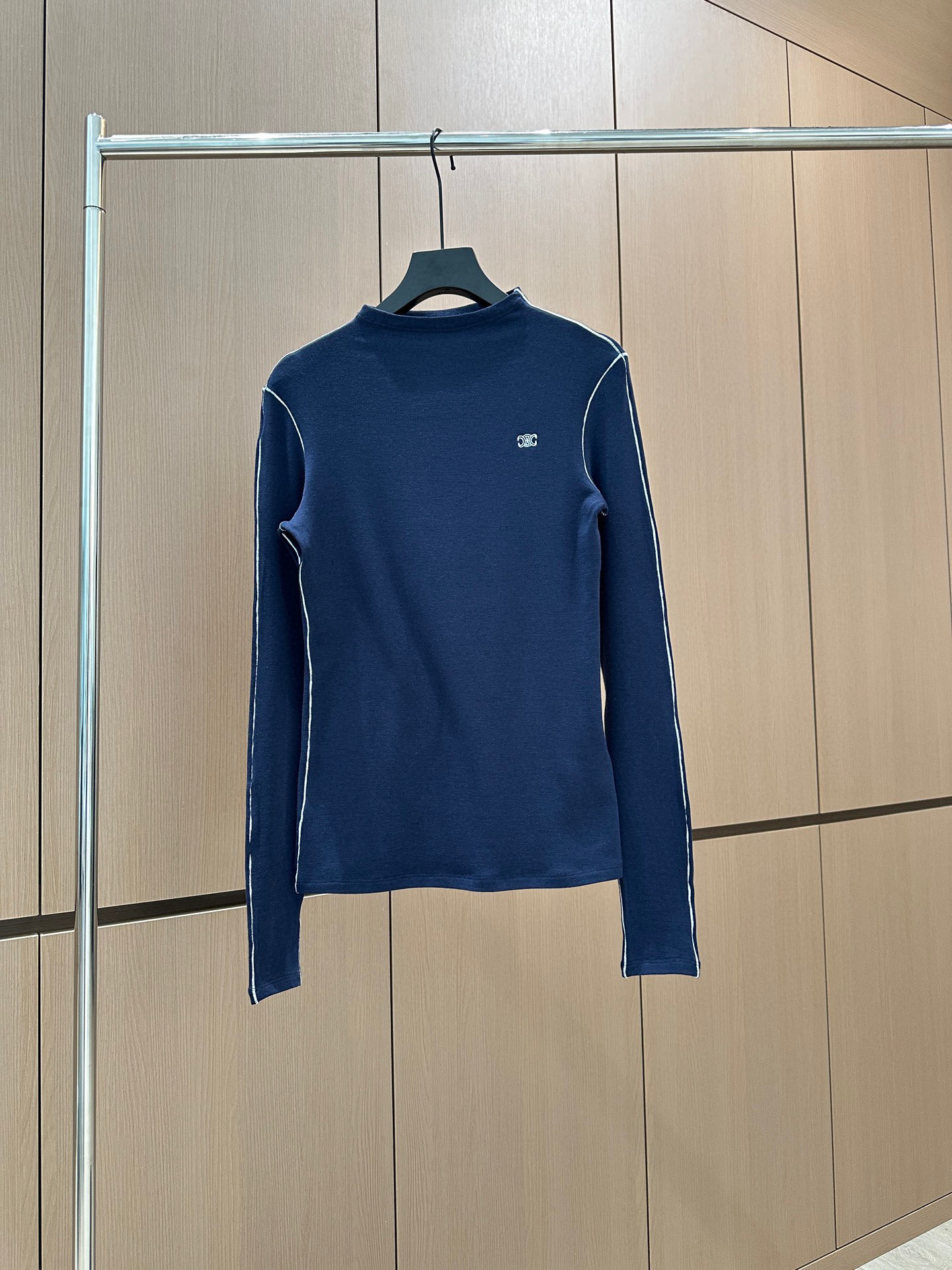 🛒𝐍𝐄𝐖 · 𝟐𝟎𝟐5/爆款现货设计师 原创｜2025新款天丝羊毛打底衫云感舒适的系列！上身的触感谁穿谁