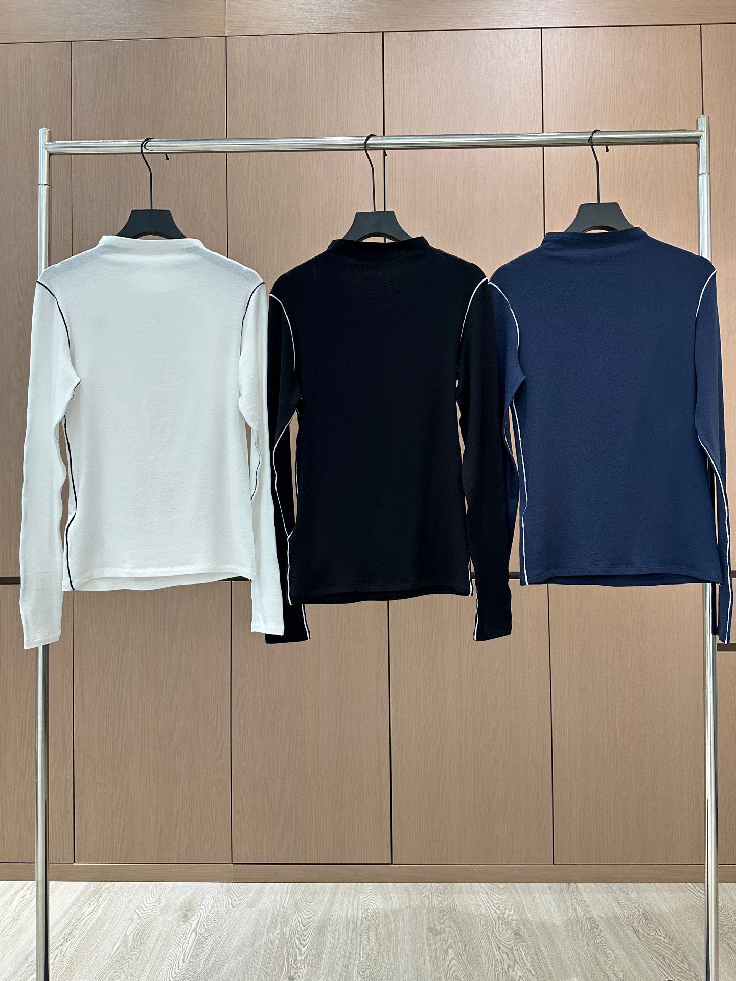 🛒𝐍𝐄𝐖 · 𝟐𝟎𝟐5/爆款现货设计师 原创｜2025新款天丝羊毛打底衫云感舒适的系列！上身的触感谁穿谁