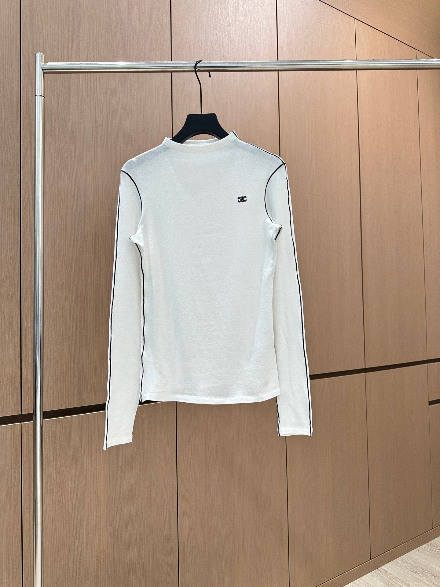 🛒𝐍𝐄𝐖 · 𝟐𝟎𝟐5/爆款现货设计师 原创｜2025新款天丝羊毛打底衫云感舒适的系列！上身的触感谁穿谁