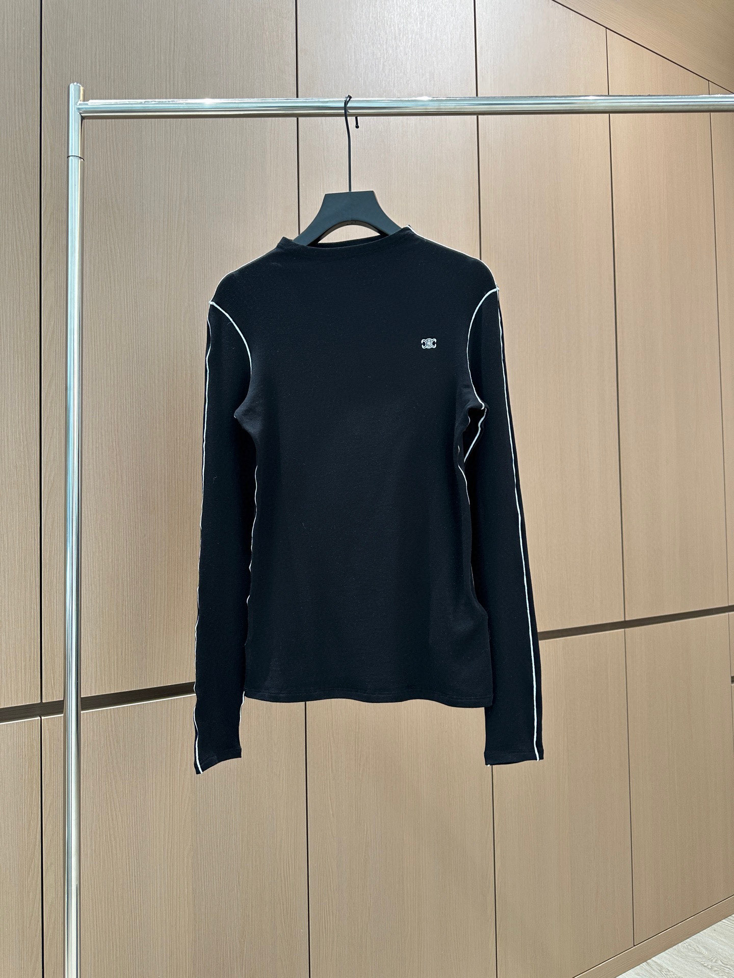 🛒𝐍𝐄𝐖 · 𝟐𝟎𝟐5/爆款现货设计师 原创｜2025新款天丝羊毛打底衫云感舒适的系列！上身的触感谁穿谁