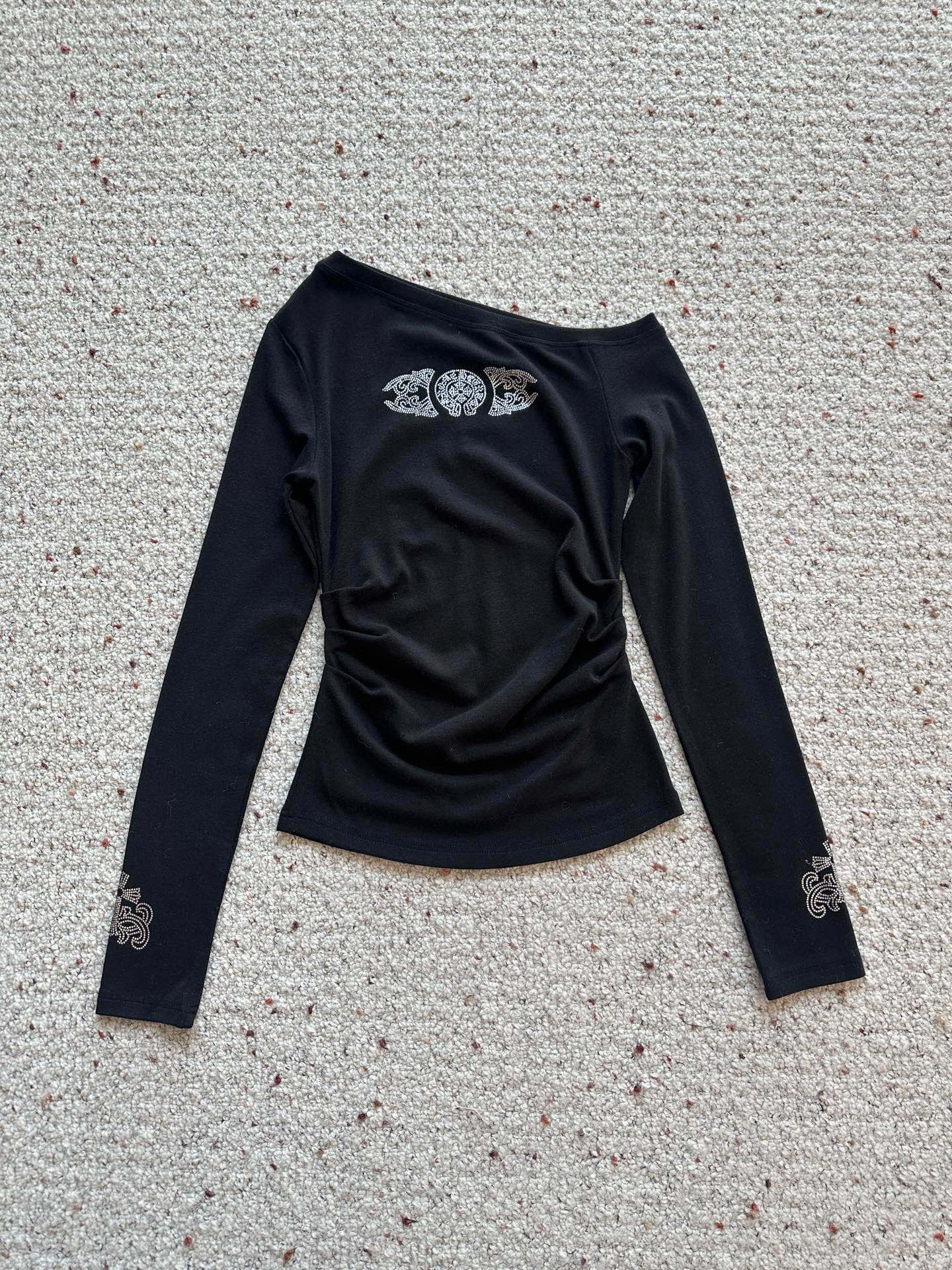 🛒𝐍𝐄𝐖 · 𝟐𝟎𝟐5/爆款现货设计师 原创｜2025新款斜肩打底衫云感舒适的系列！上身的触感谁穿谁知道